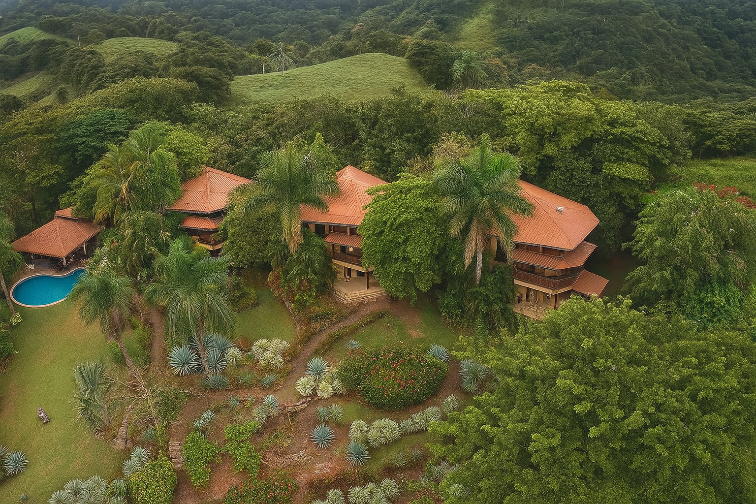 Property for sale with 3 houses and a cabin in Esparza!