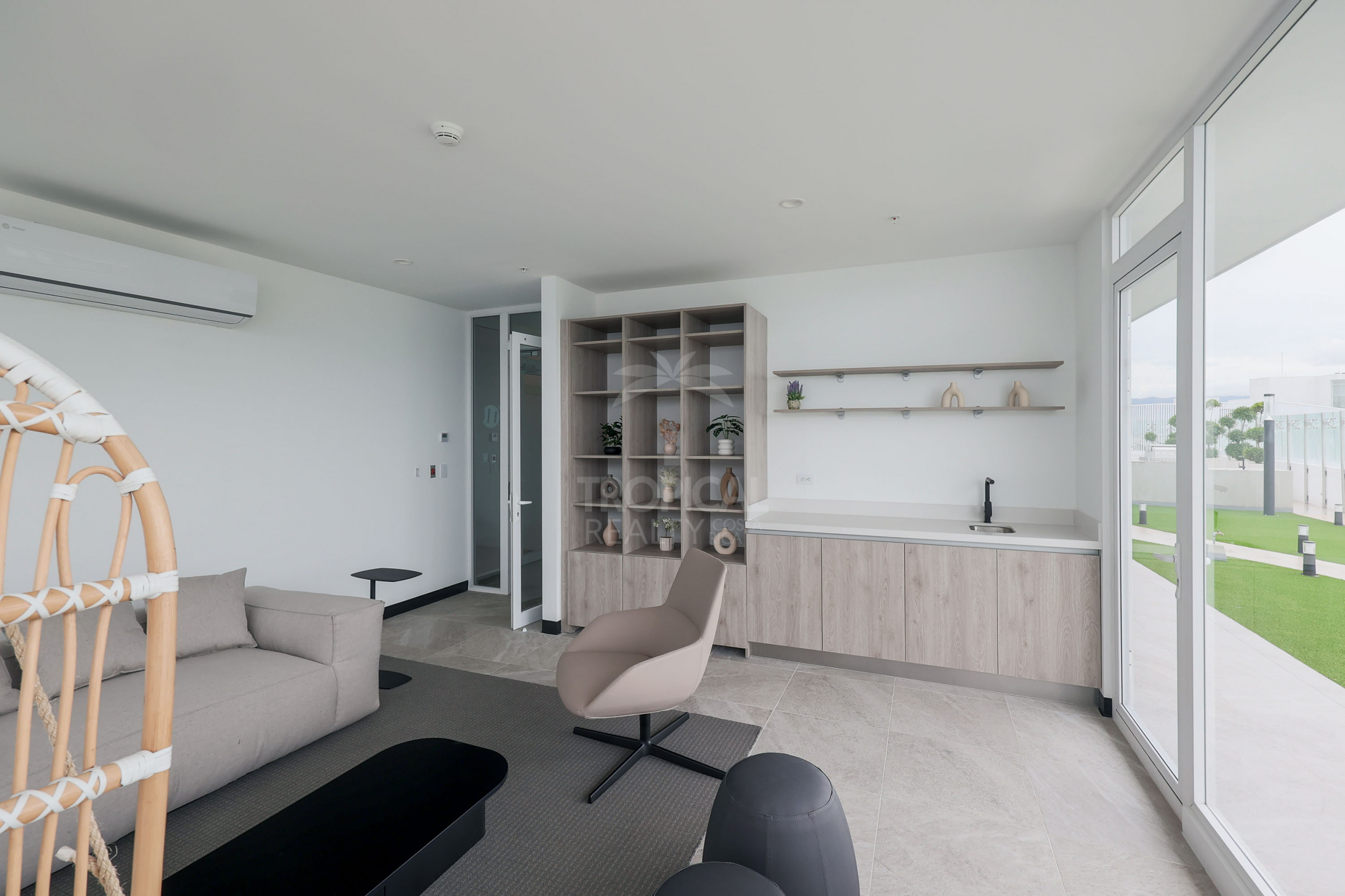 Contemporary City View Apartment – La Sabana, San José