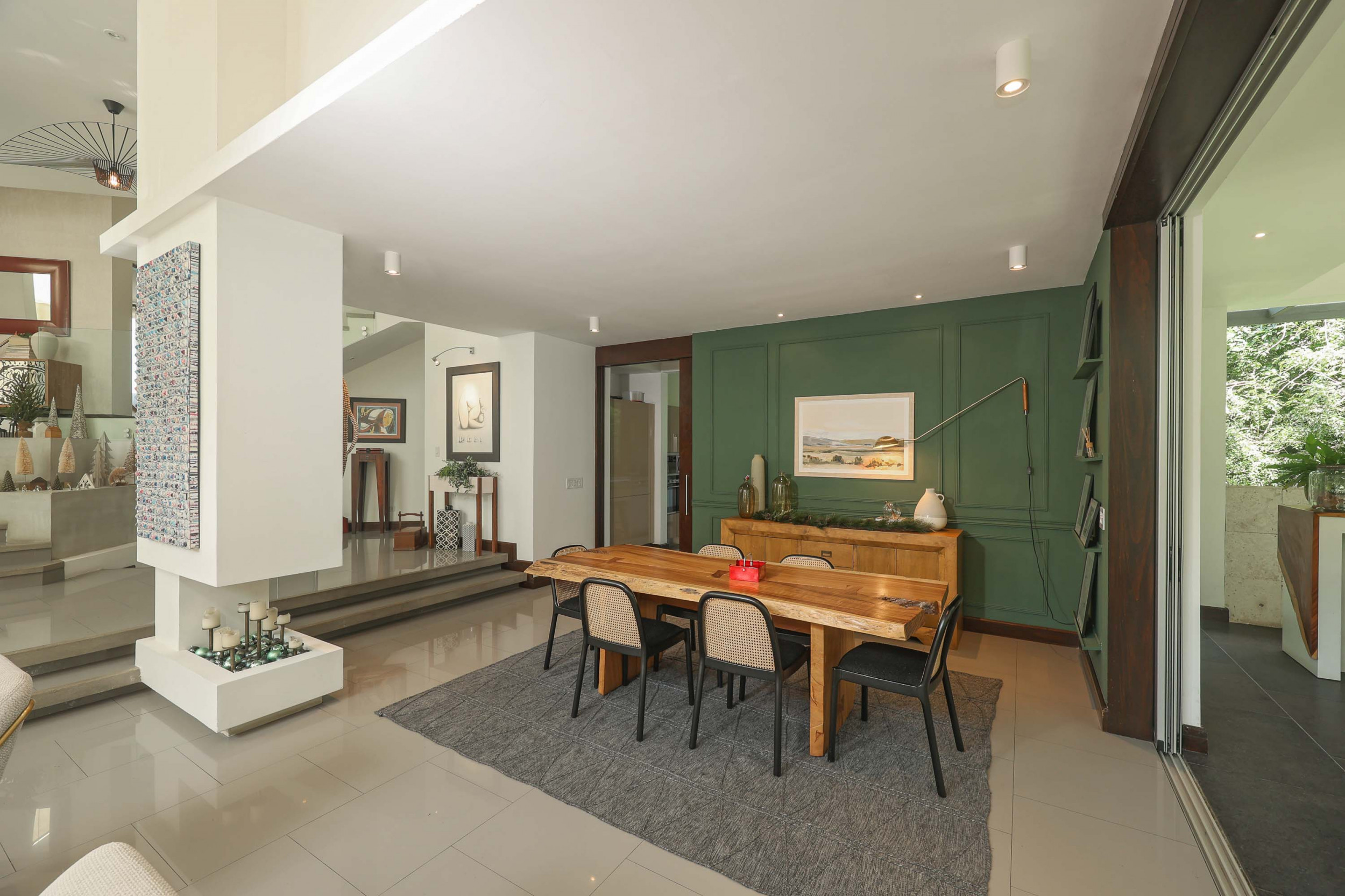 Exclusive Contemporary Home with Forest Views in Cerro Colón