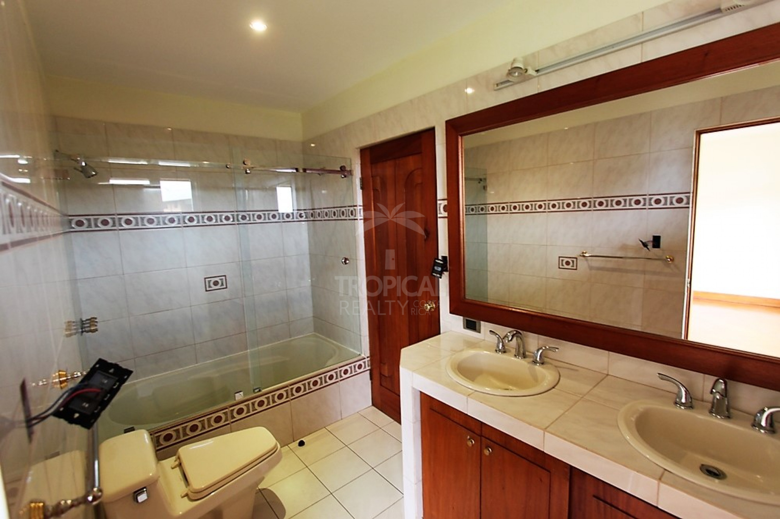 Single-Story Independent Home with Panoramic Valley Views in Jaboncillos, Escazú