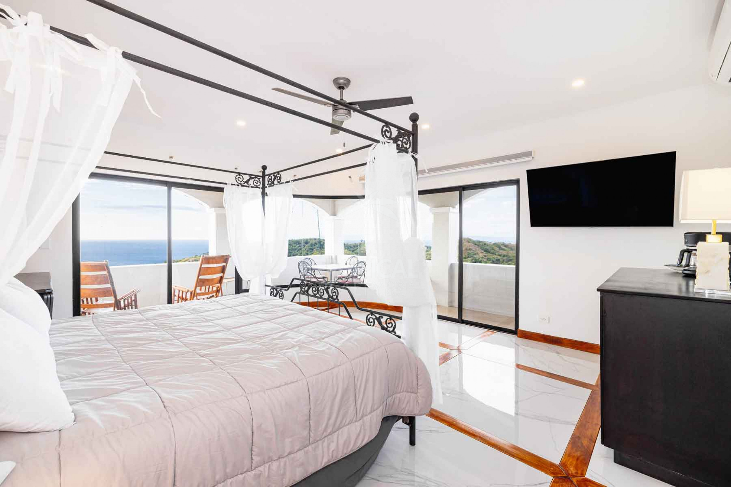Luxury Villa in Guanacaste with Infinity Pool and Panoramic Ocean & Volcano Views