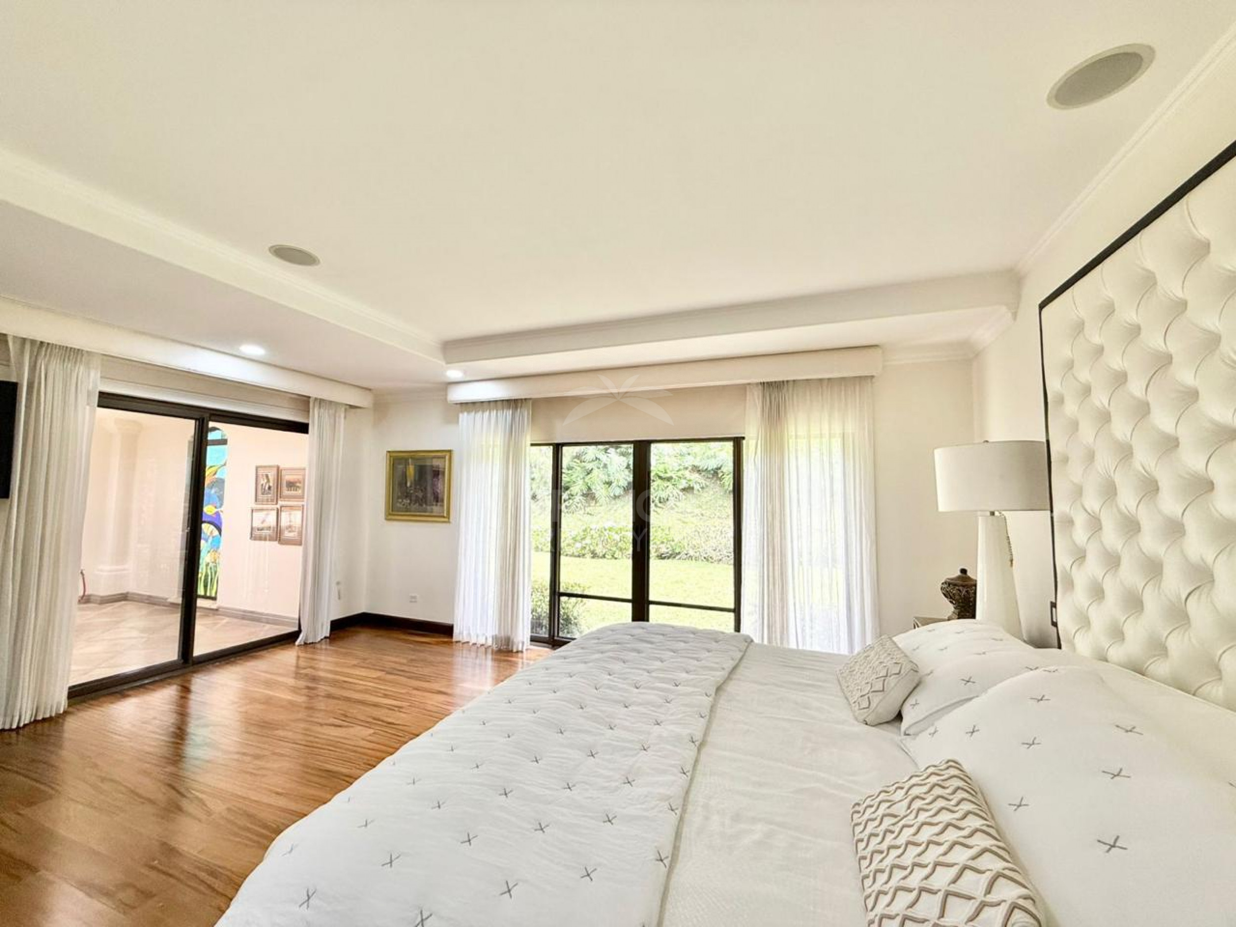 Luxury Single-Story Home in Monterán, Curridabat – 4 Bedrooms, Jacuzzi & 2,800 m² Lot