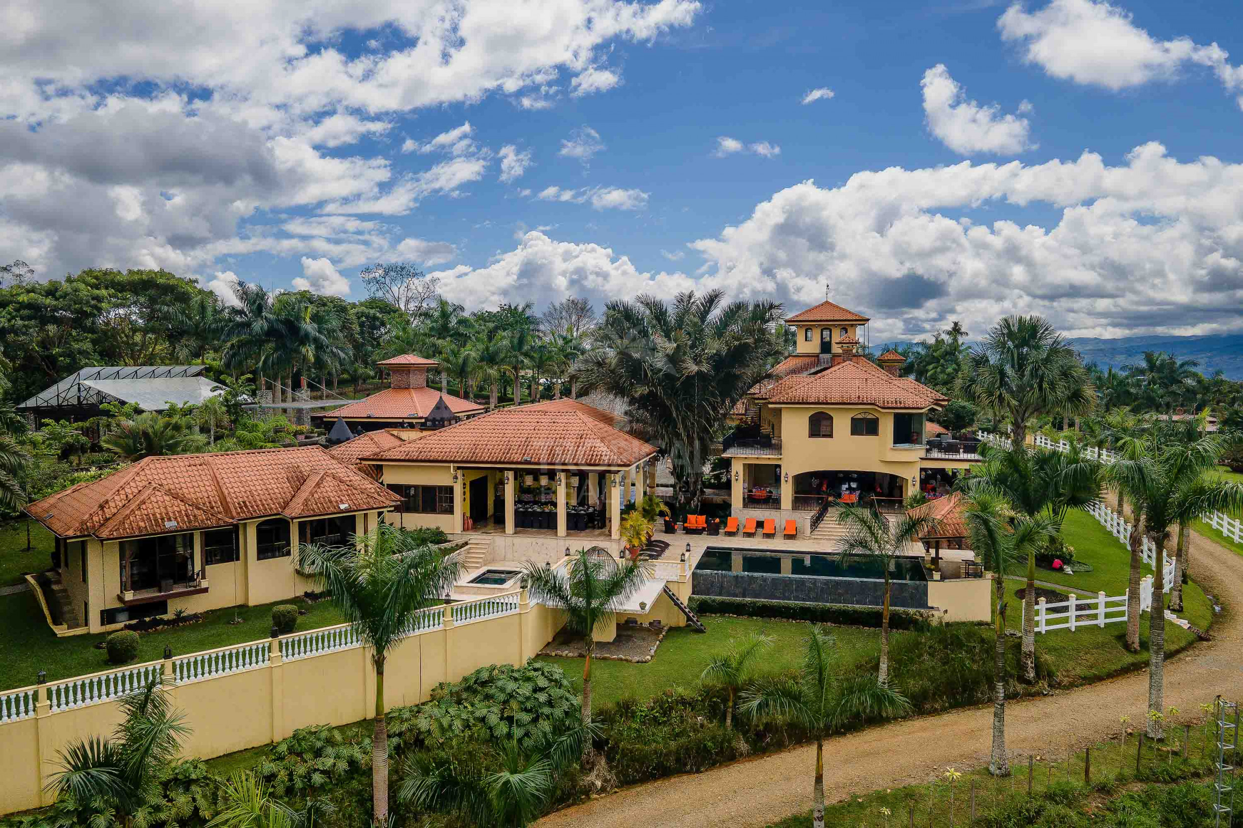 Grand Luxury Estate – Rancho Villa Verde