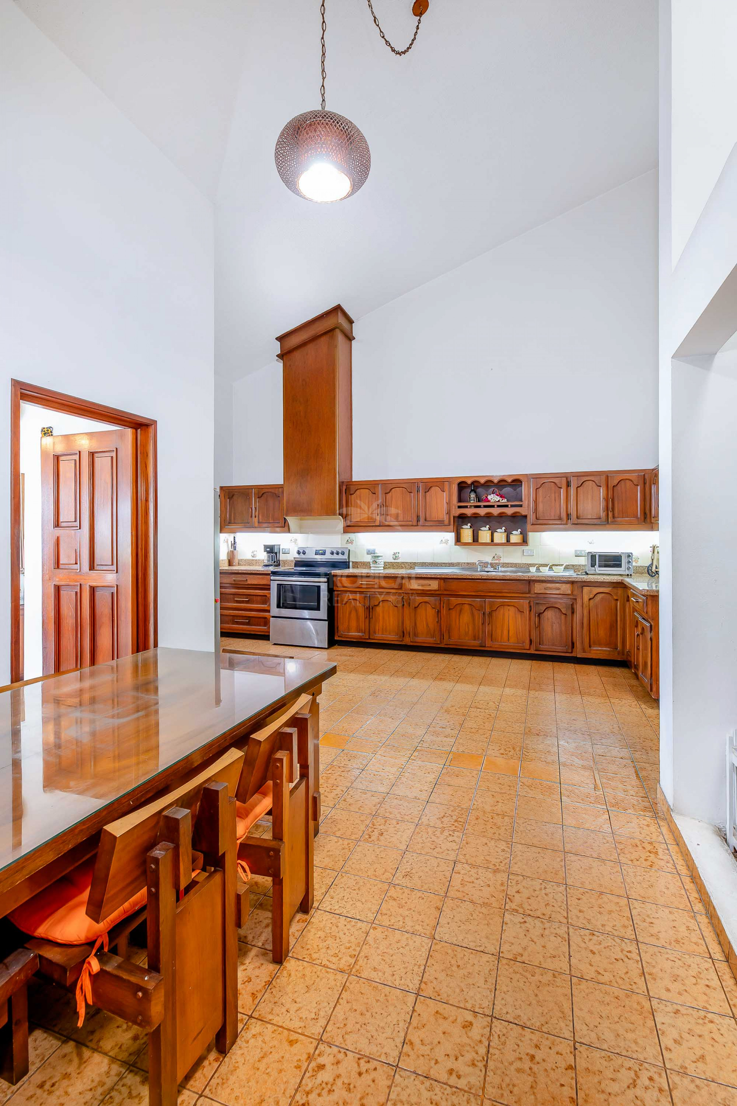 Single-Story Home with Private Pool for Sale in Trejos Montealegre, Escazú SOLD