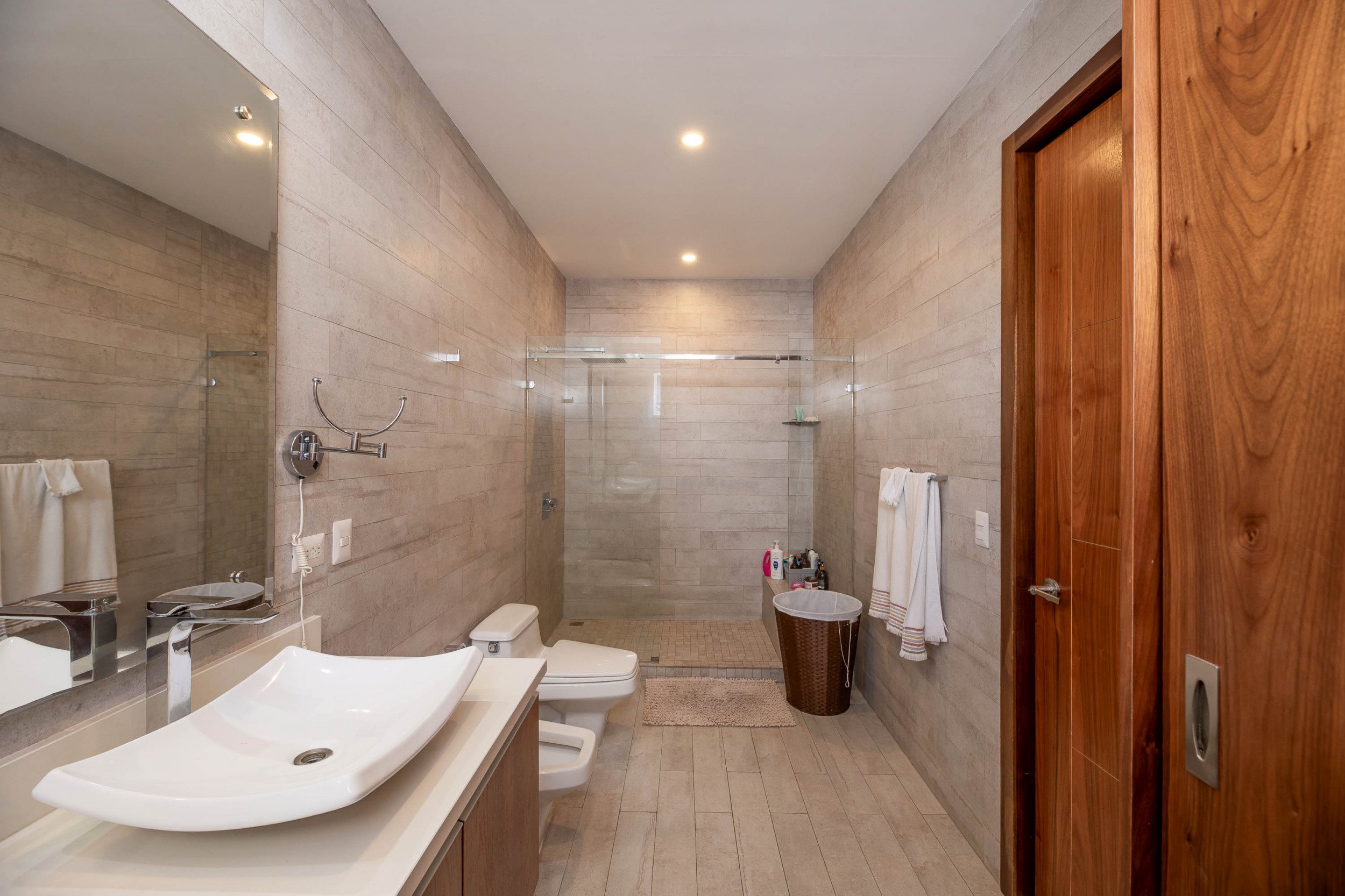 Modern Luxury Home in Gated Community – Valle del Sol, Lindora | 4 Bedrooms, Pool & Smart Features
