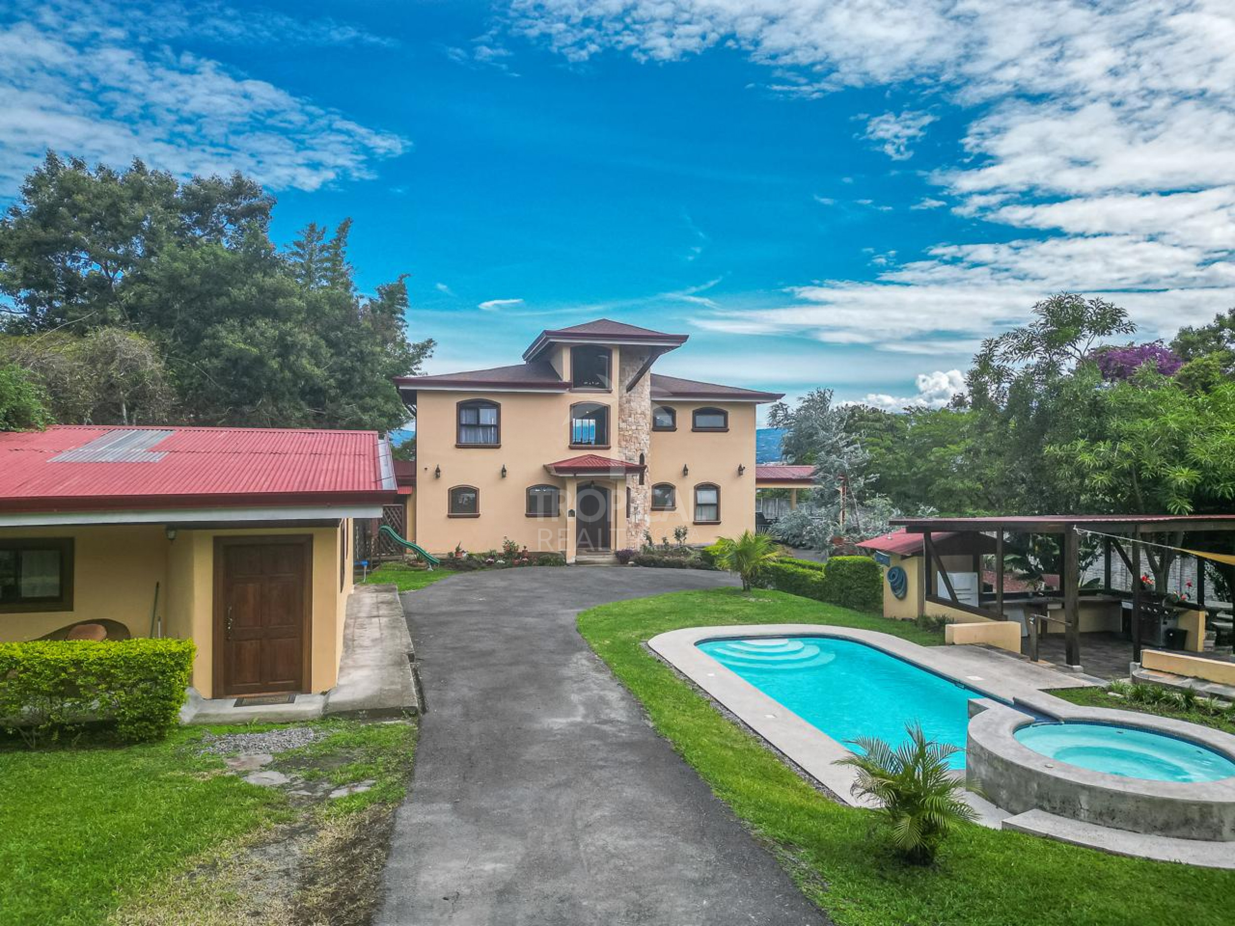 Panoramic home Escazu, property with a home and 2 apartments SOLD