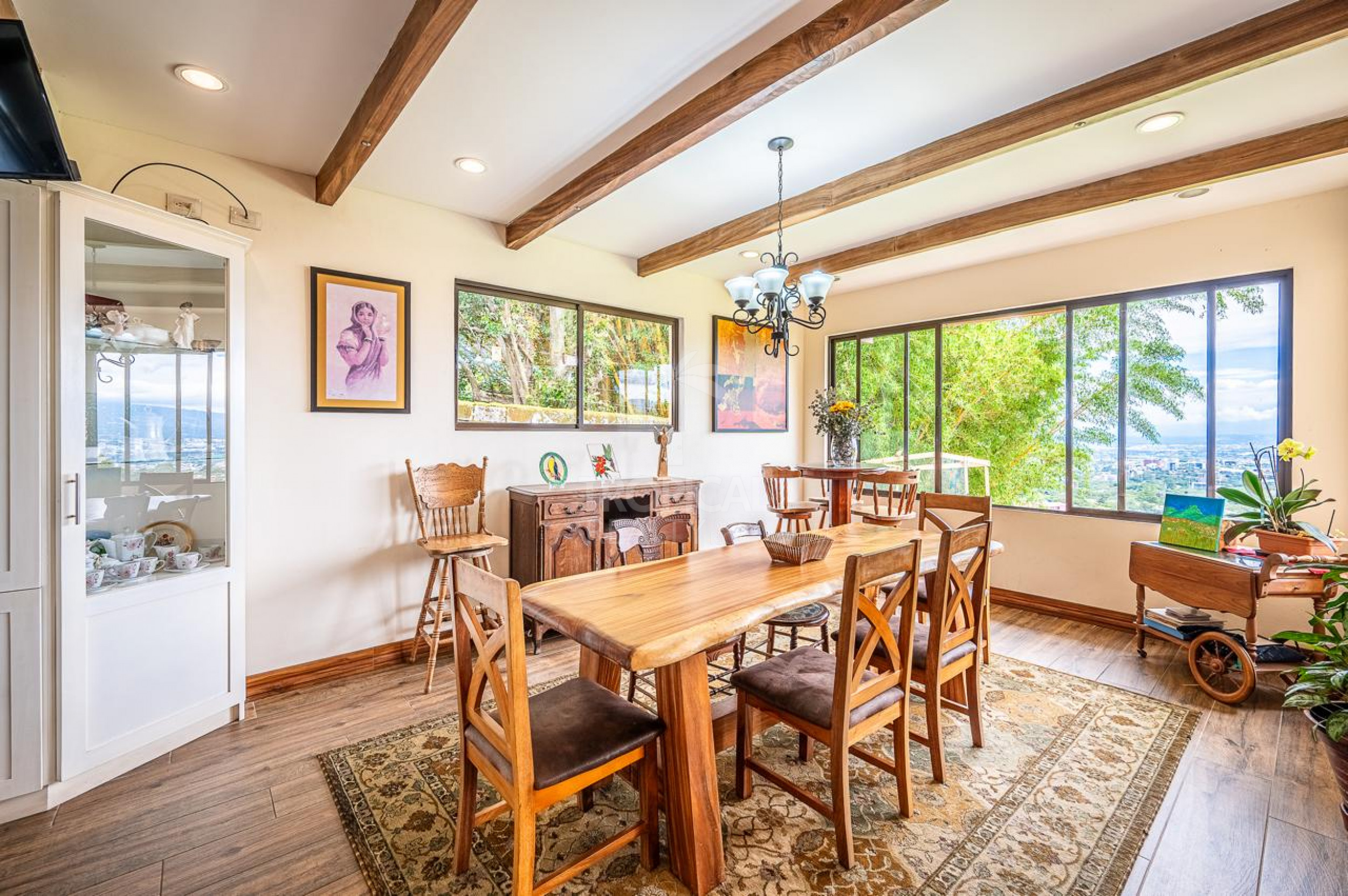 Panoramic home Escazu, property with a home and 2 apartments SOLD