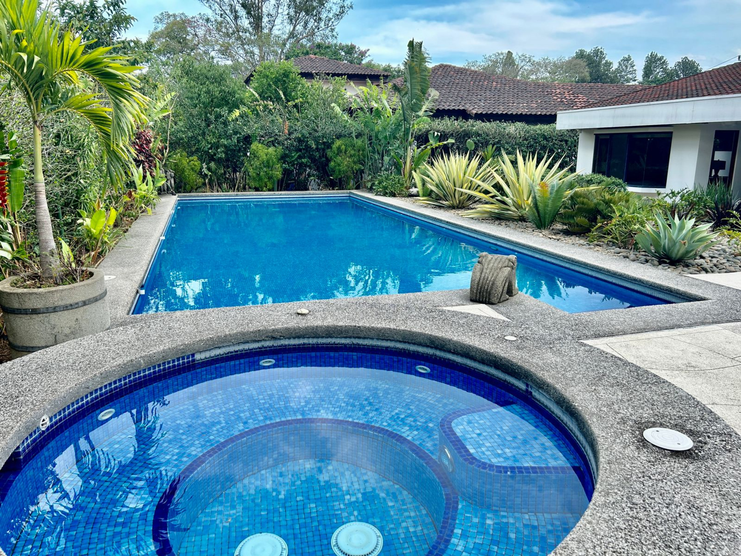 For Sale, Single-Story House with Pool Los Reyes SOLD