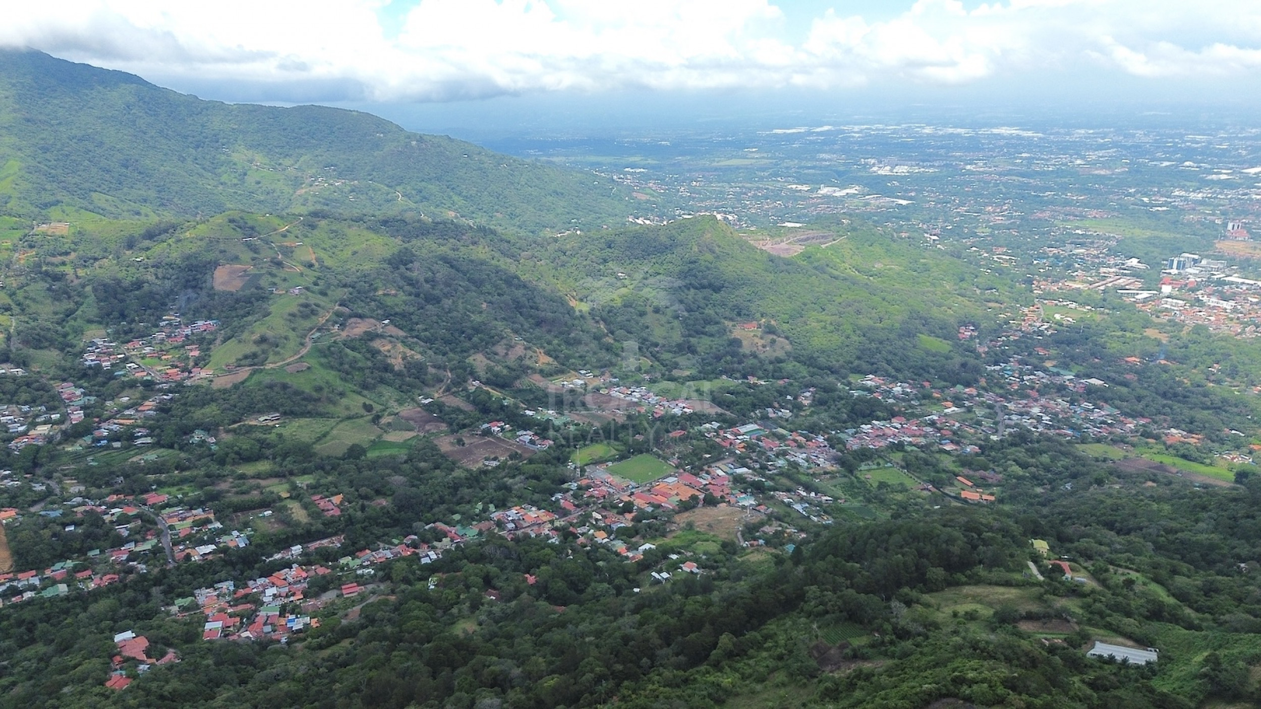 Lote de 11,000 m² (2.72 Acres) en Venta en Salitral de Santa Ana, Carretera a Escazú