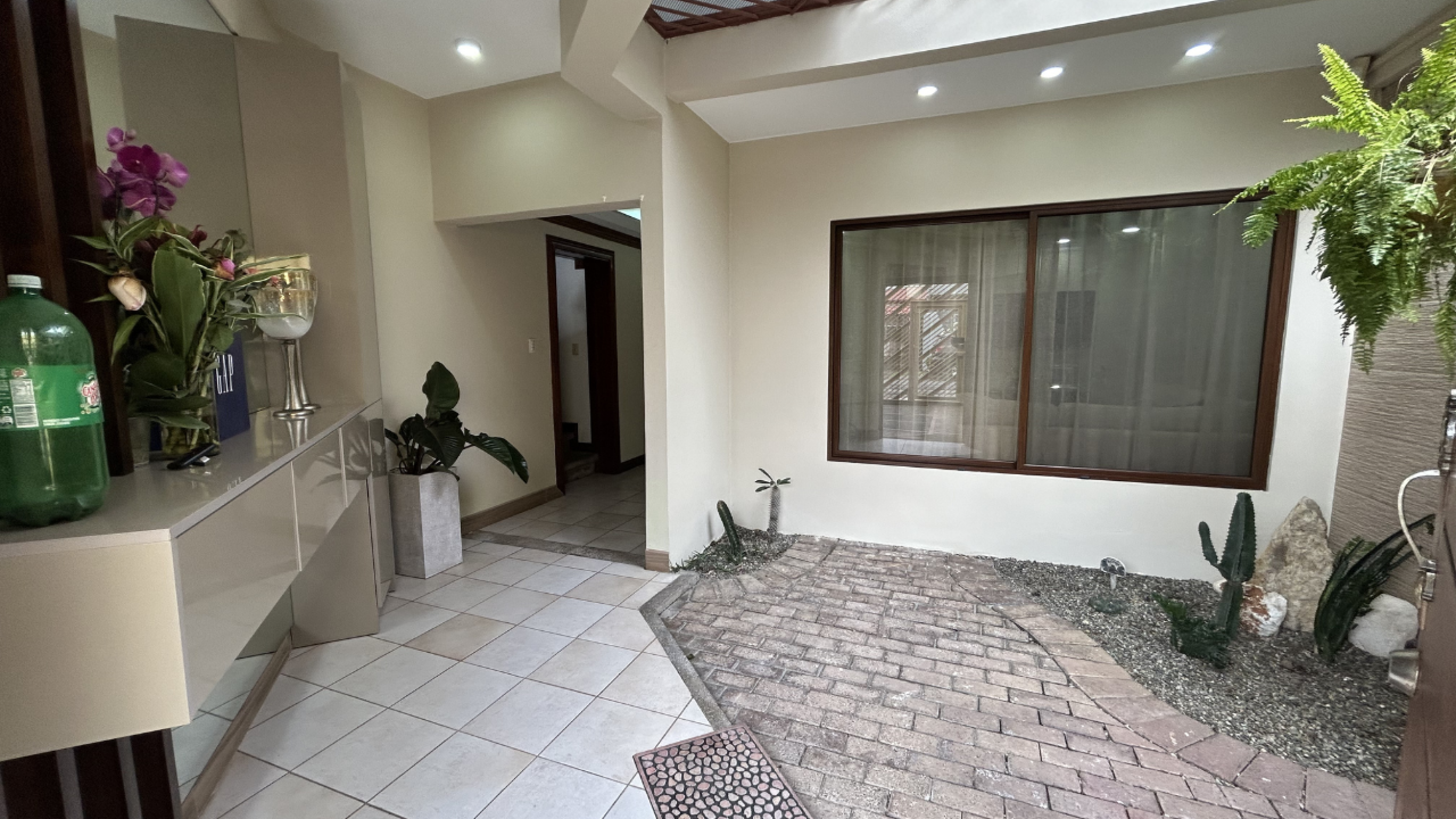 Home for Sale in Rohrmoser, Pavas – Spacious Layout & Private Terrace
