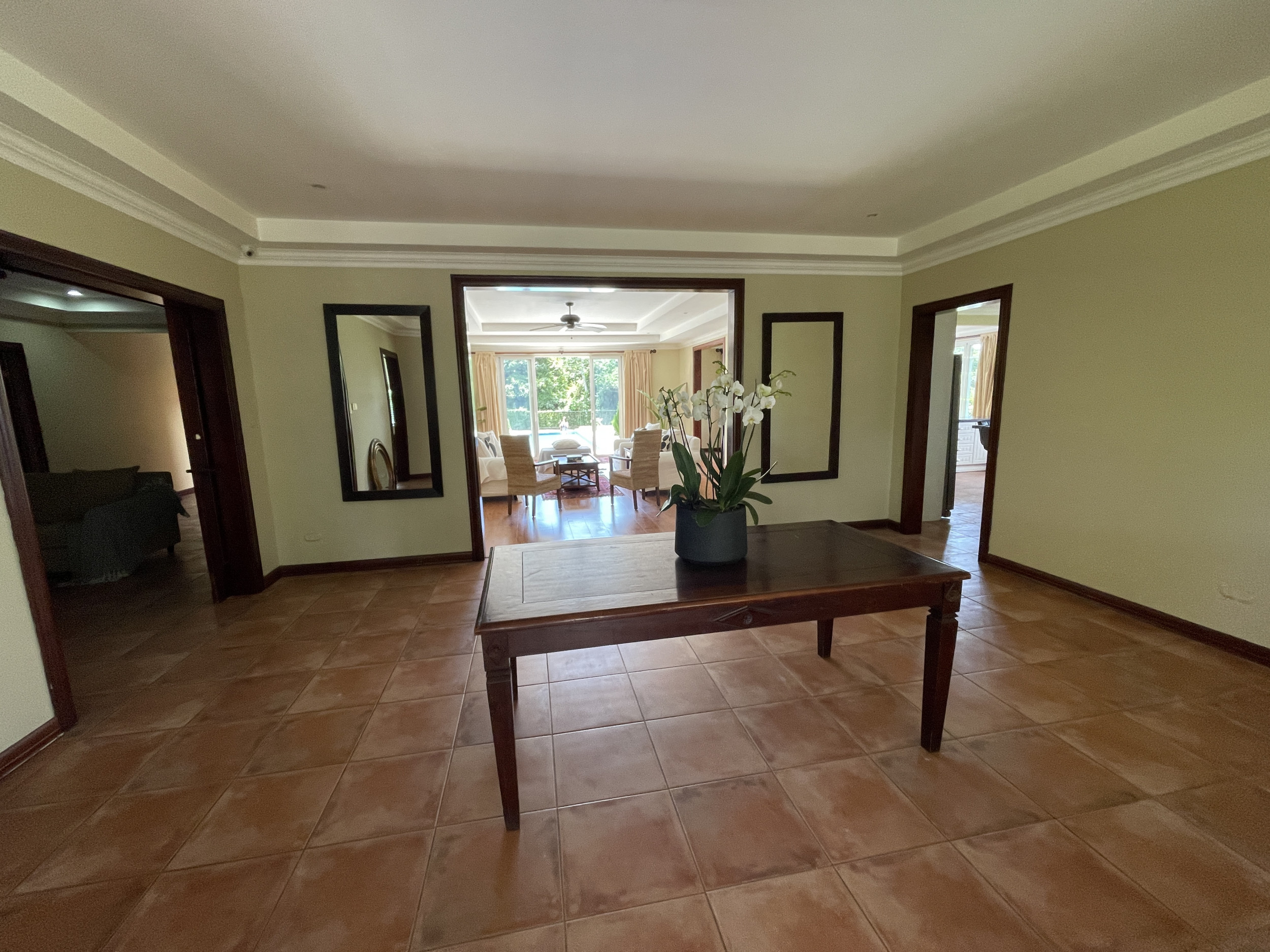 House for sale in Ciudad Colón, El Rodeo – With Pool and Spacious Green Areas