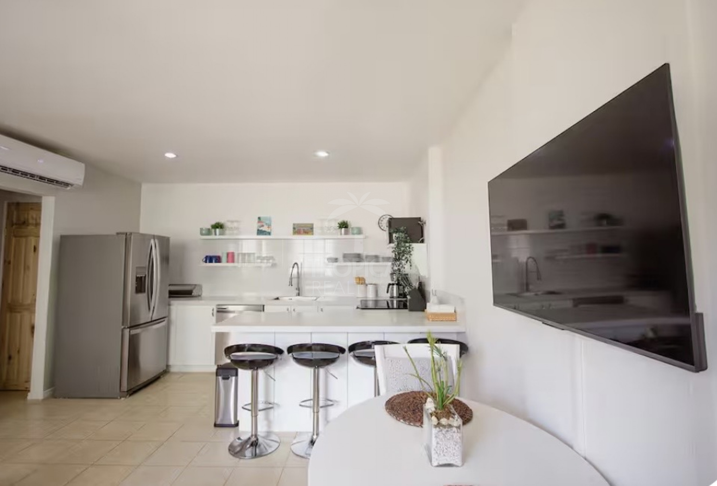 Beach Condo for Sale in Tamarindo – Tropical Living Just Steps from the Ocean
