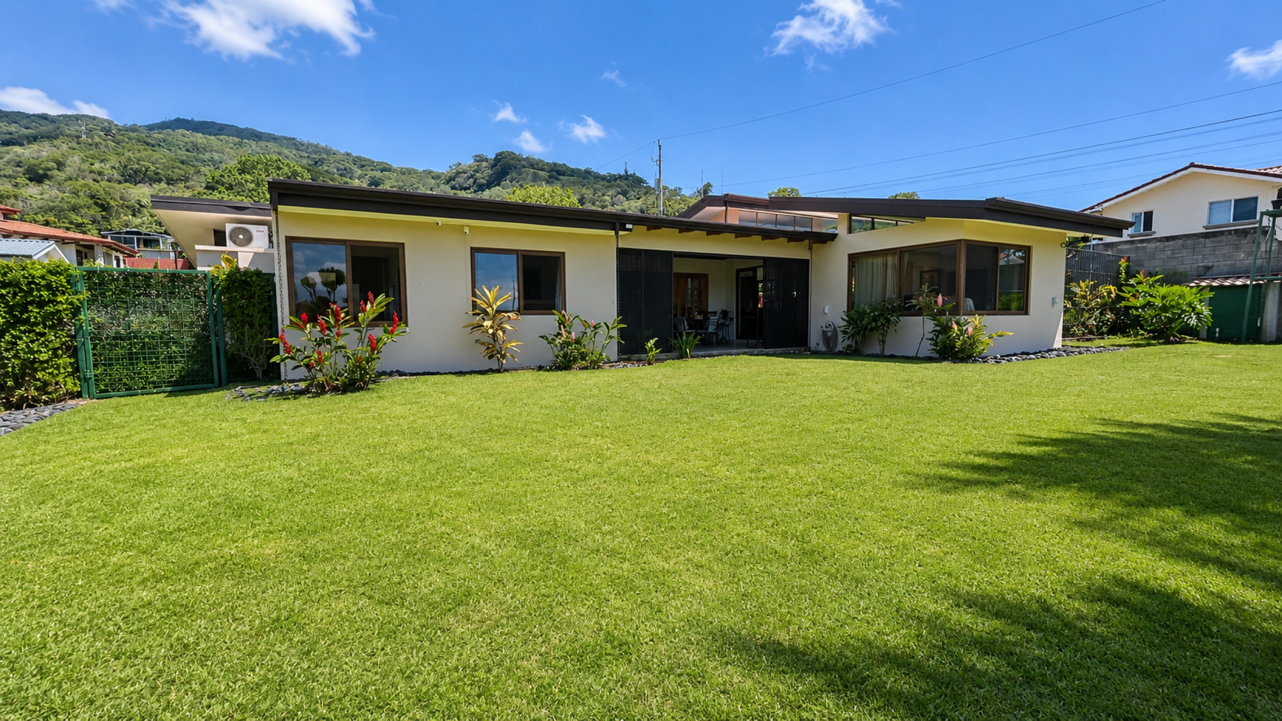 Single-Story Home for Sale in Piedades de Santa Ana – Expansive 1,927 m² Lot and Private Setting