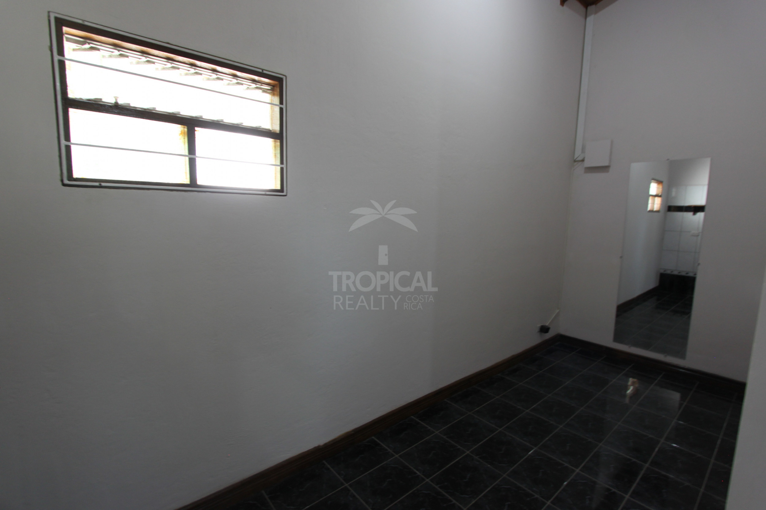 Single-Story Home for Sale – Santa Ana, Piedades | Expansive 2,650 m² Lot with Scenic Views and Development Potential