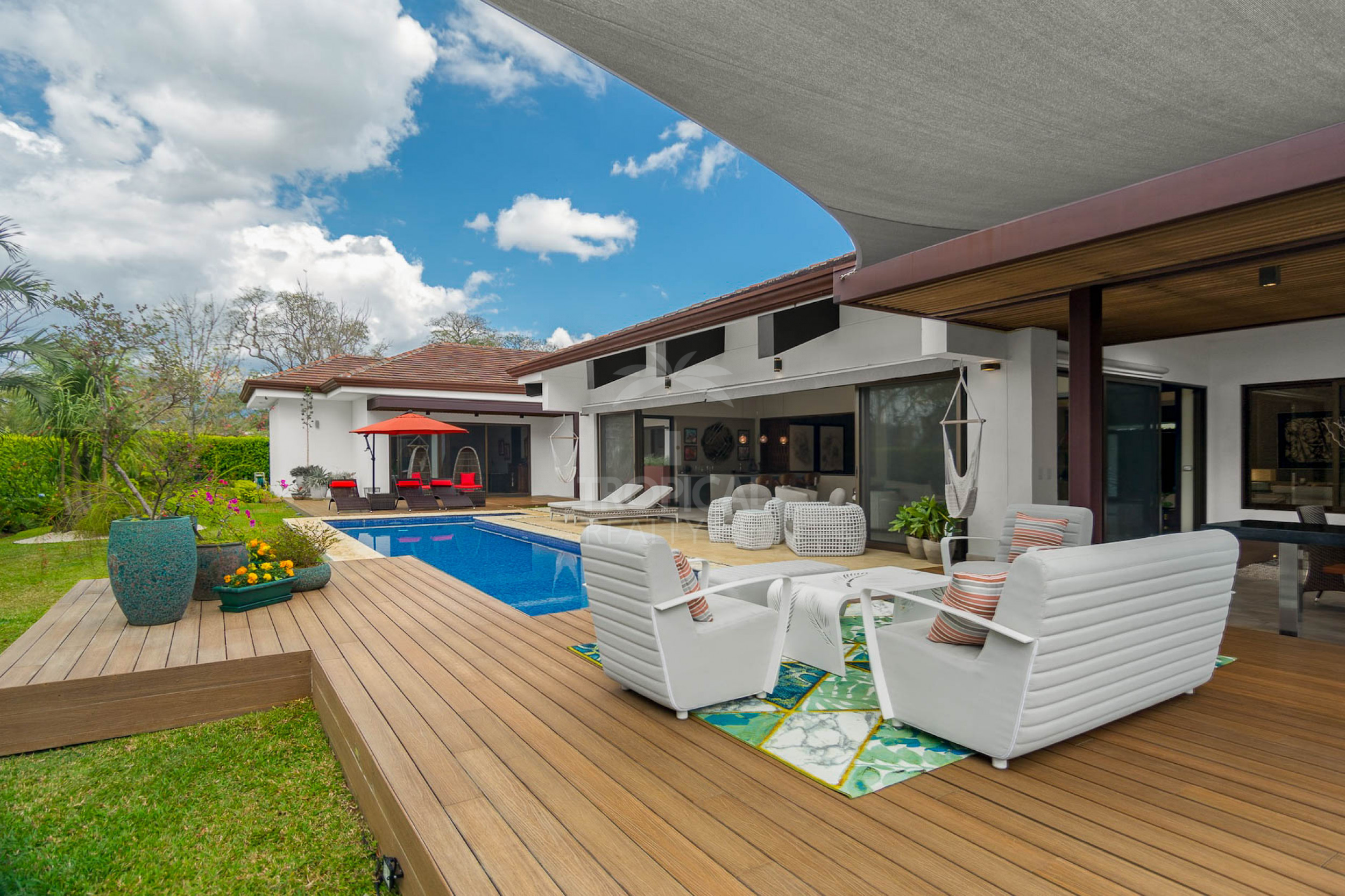 La Hacienda Cosmopolitan Chic – Exclusive Single-Level Luxury Estate in Santa Ana