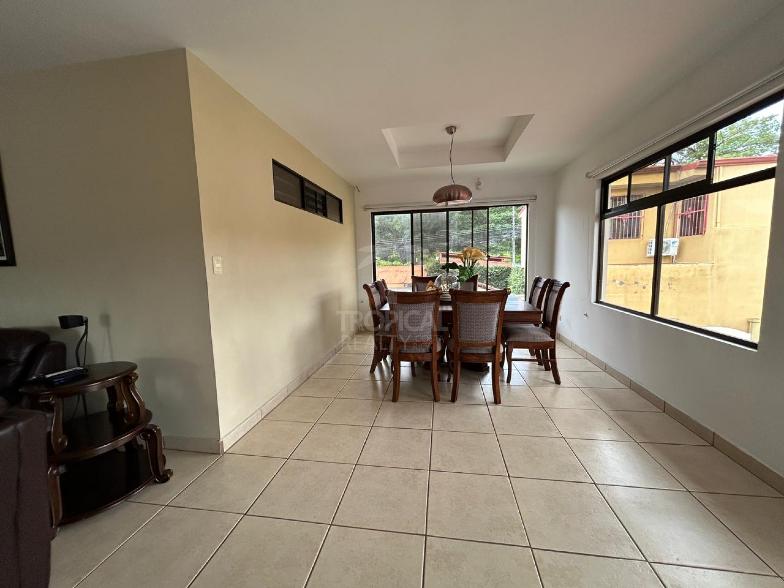 For Sale: Property with Two Independent Apartments – Pozos, Santa Ana