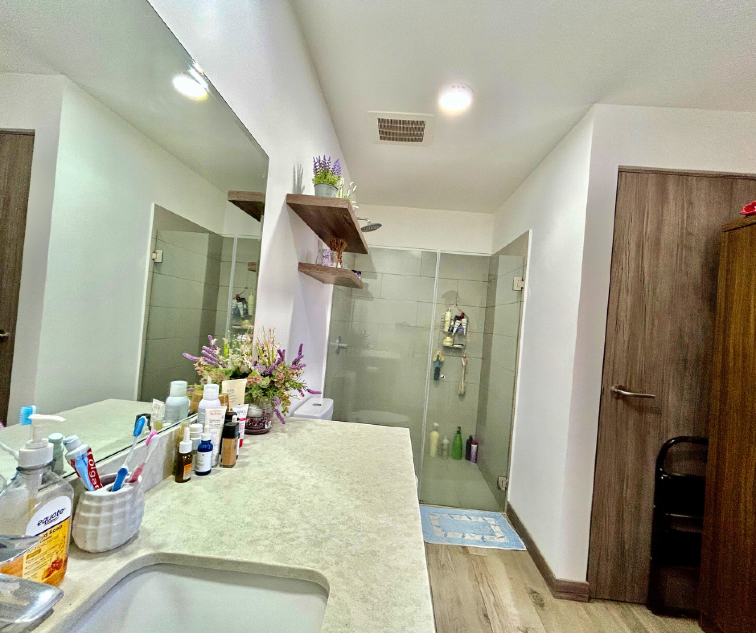 For Sale: 1-Bedroom Apartment in Escazú with Mountain Views and Exceptional Amenities