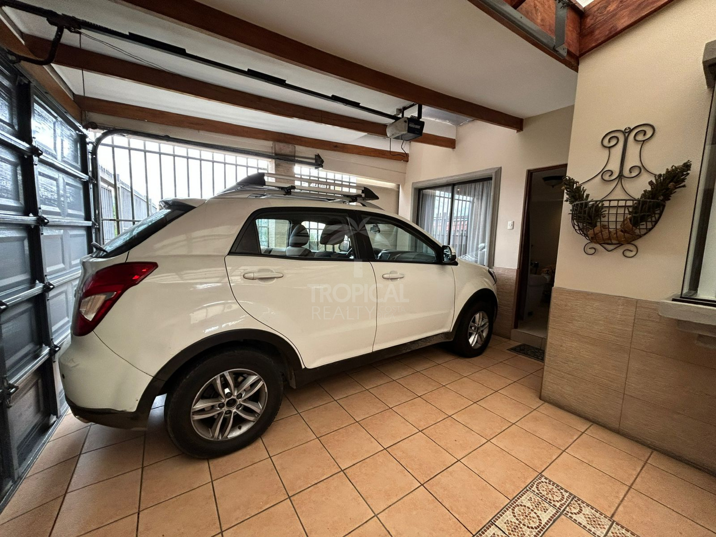 Independent Home for Sale in San Francisco de Dos Ríos – Spacious Layout, Office & Patio