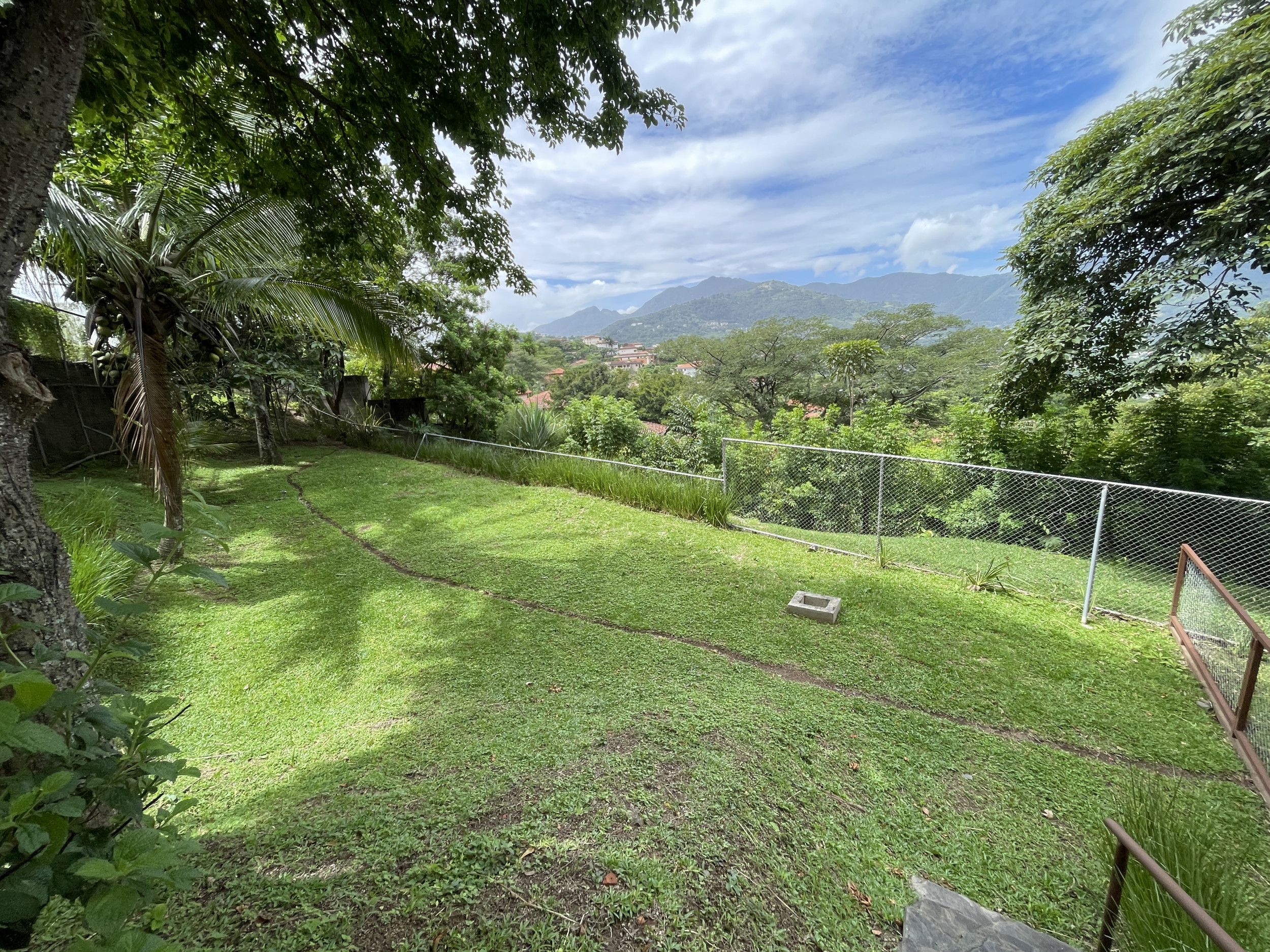 Spacious 5-Bedroom Home in Gated Community in Escazú, Guachipelin Norte