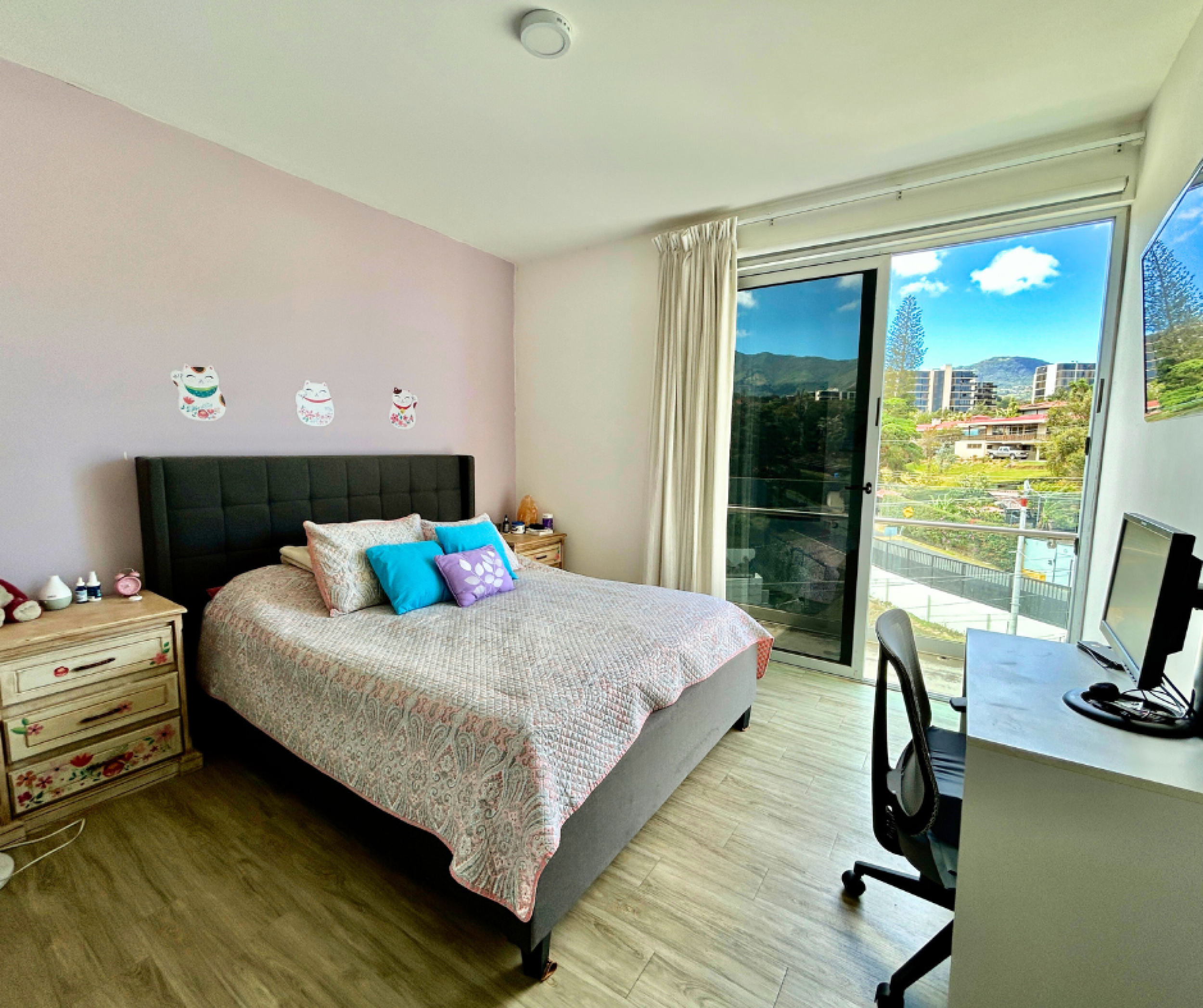 For Sale: 1-Bedroom Apartment in Escazú with Mountain Views and Exceptional Amenities