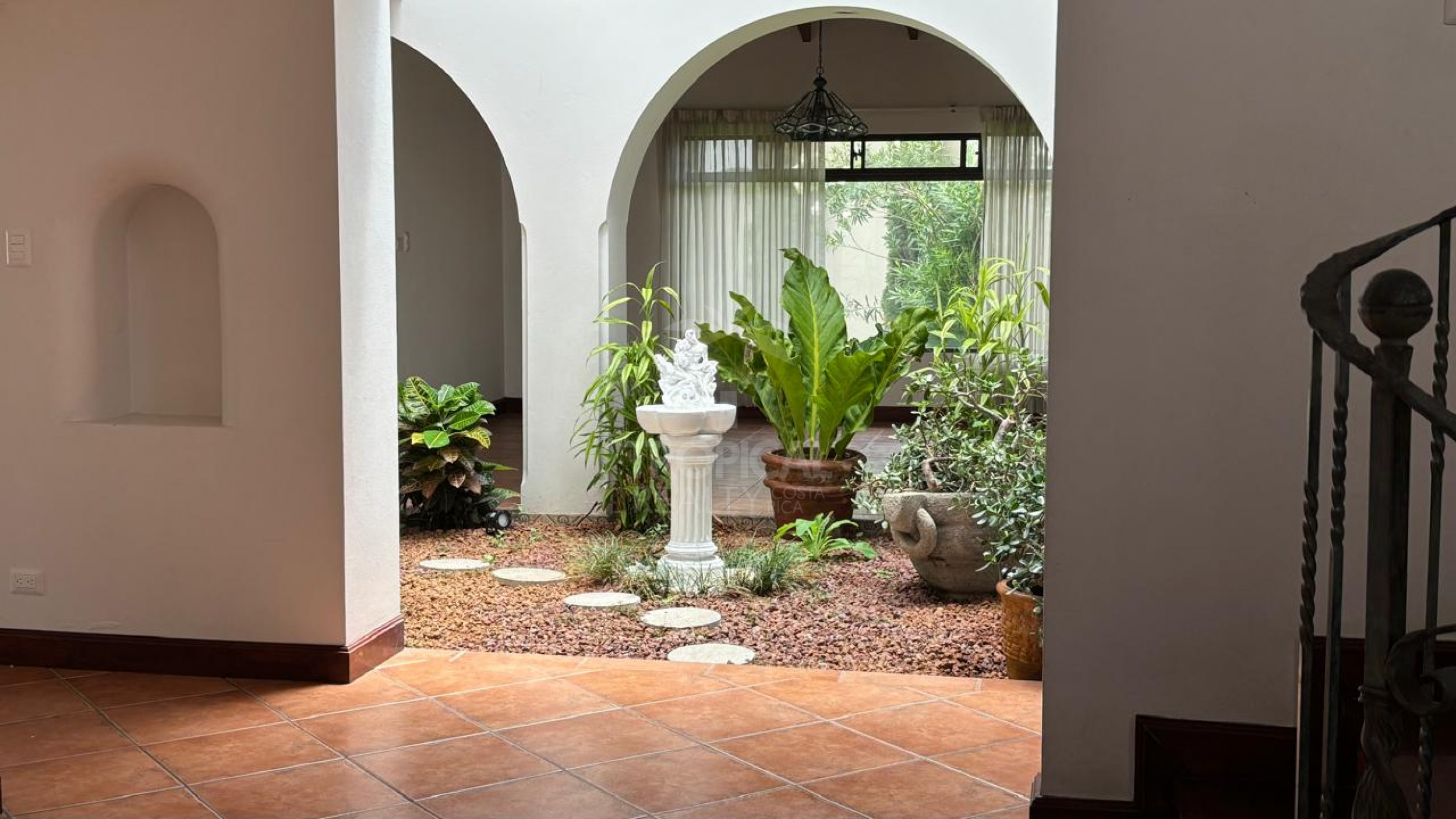 Independent Luxury Residence in Los Laureles, Escazú