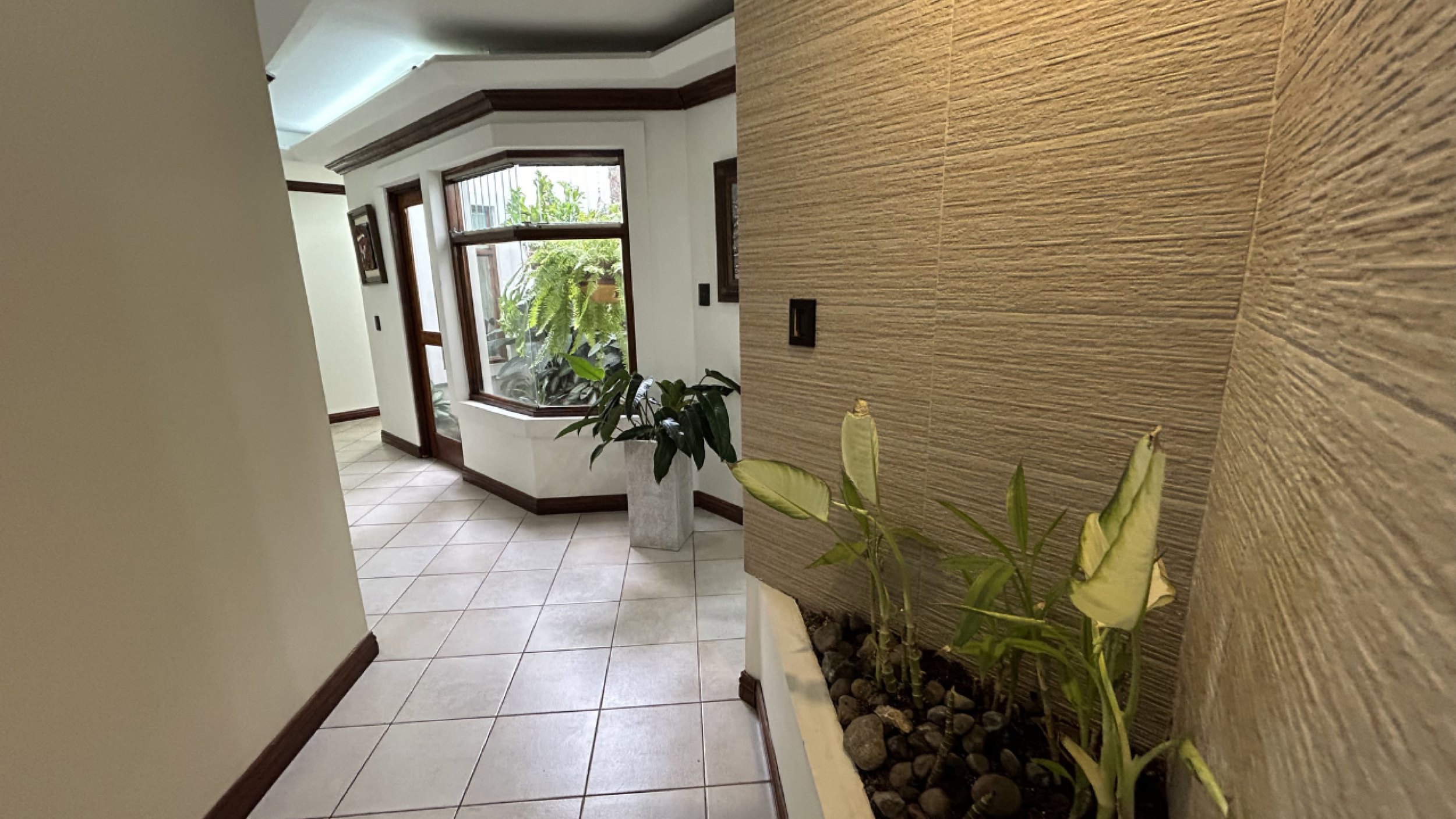 Home for Sale in Rohrmoser, Pavas – Spacious Layout & Private Terrace