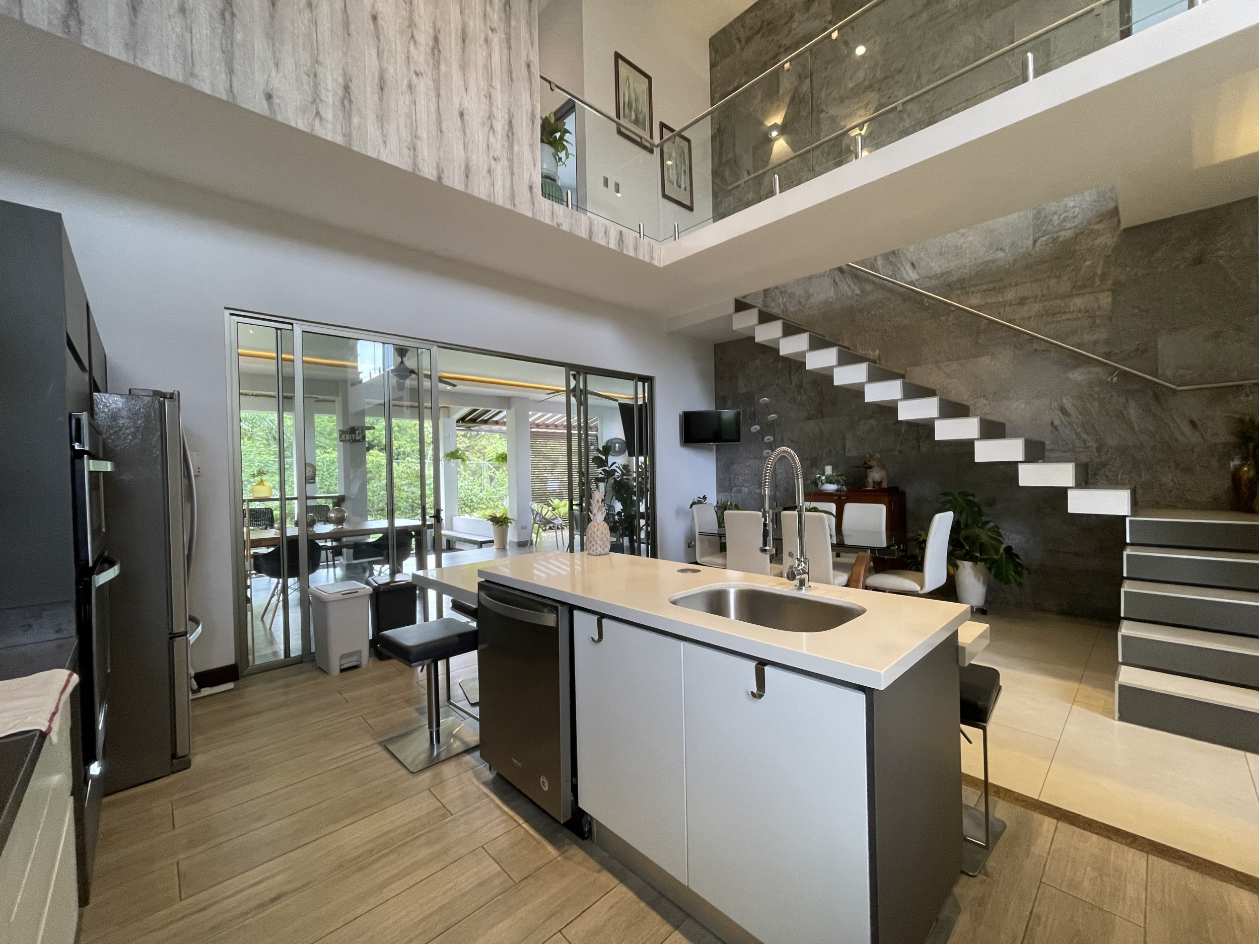 Beautiful House for Sale in Gated Community - Hacienda Los Reyes