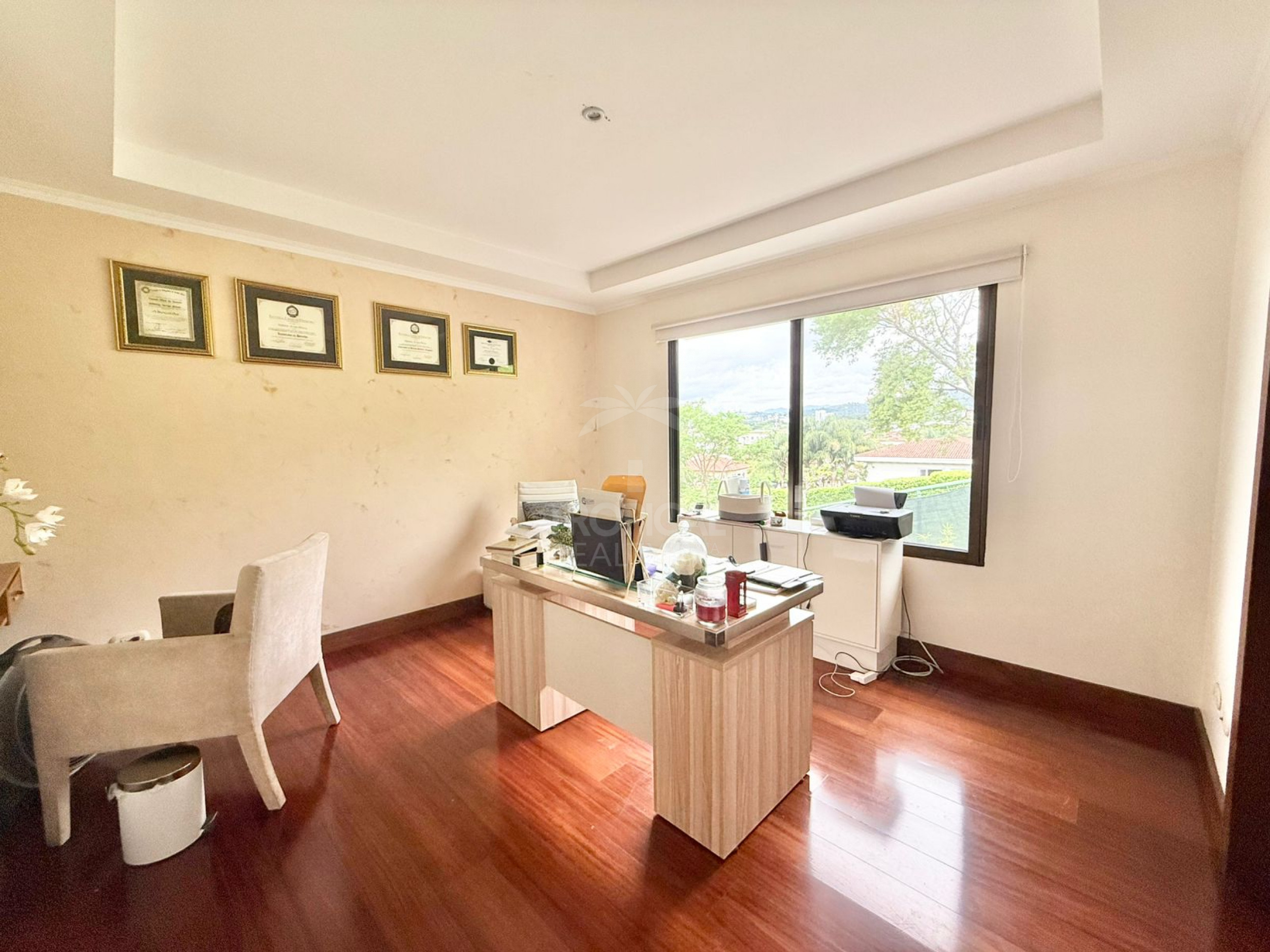 Luxury One-Story Home in Gated Community Near Multiplaza – 4 Bedrooms, Private Pool & 1,400 m² Lot