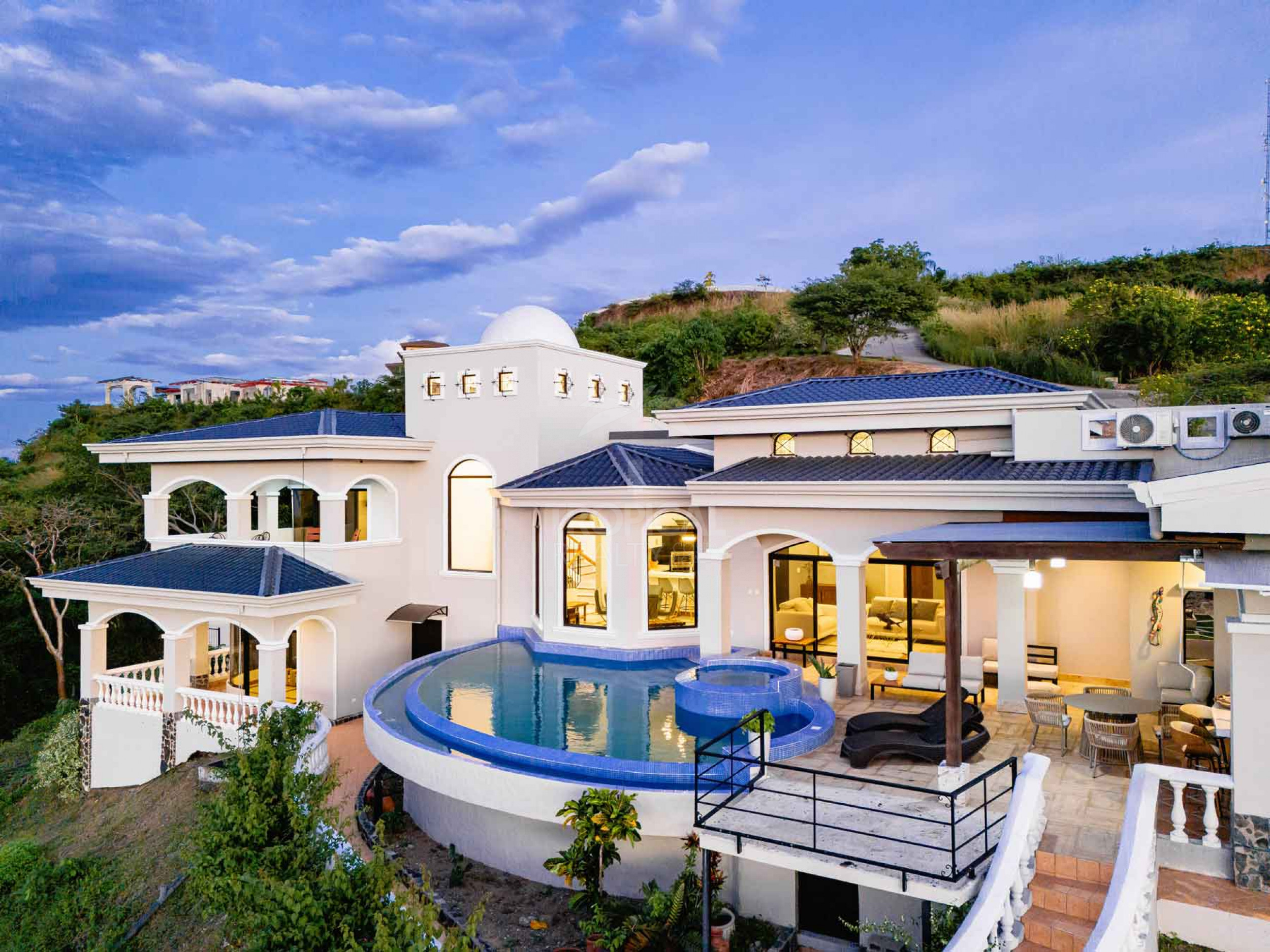 Luxury Villa in Guanacaste with Infinity Pool and Panoramic Ocean & Volcano Views