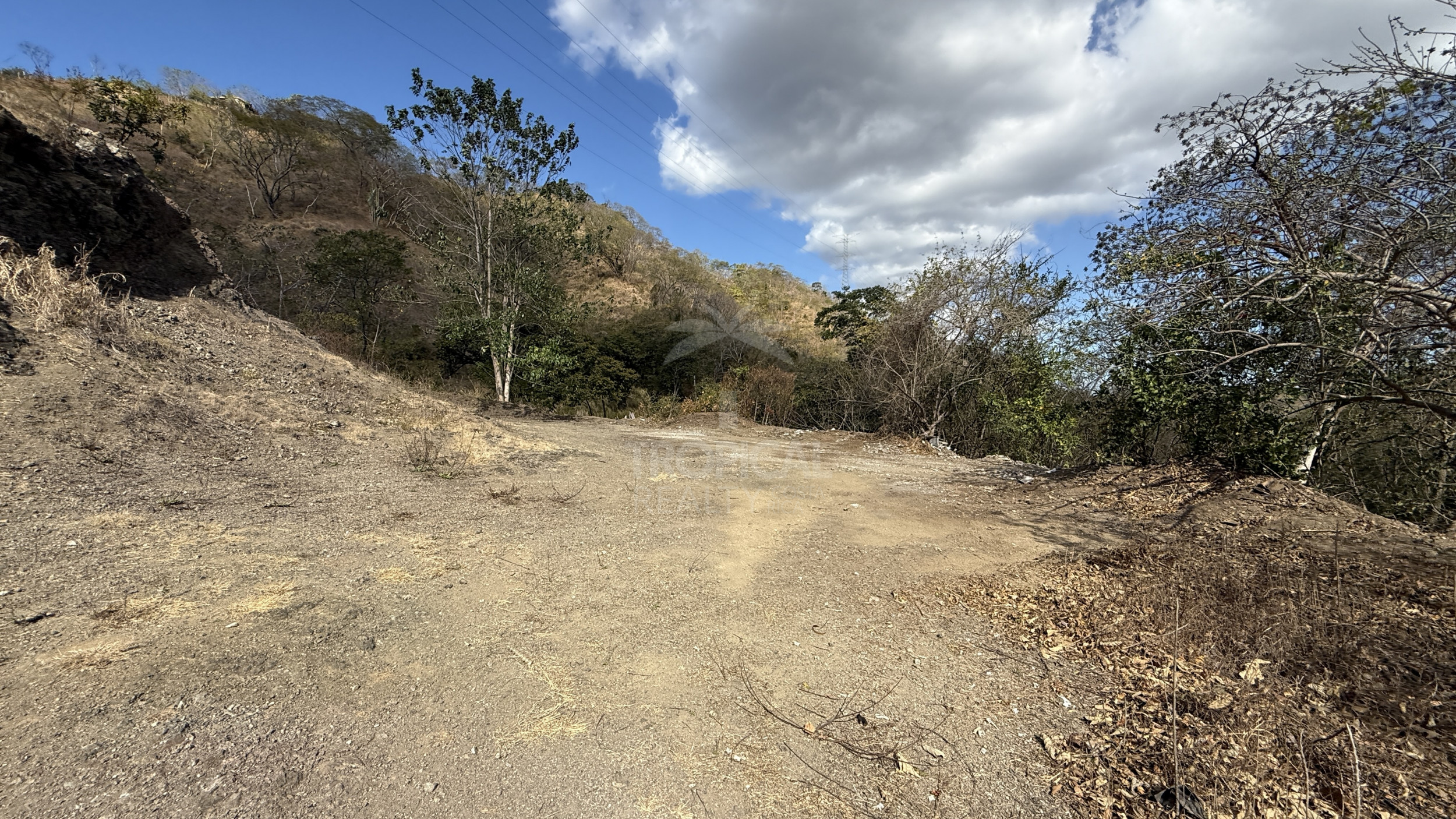1.4 Hectares in Nuevo Colón, Guanacaste – 92 m Road Frontage