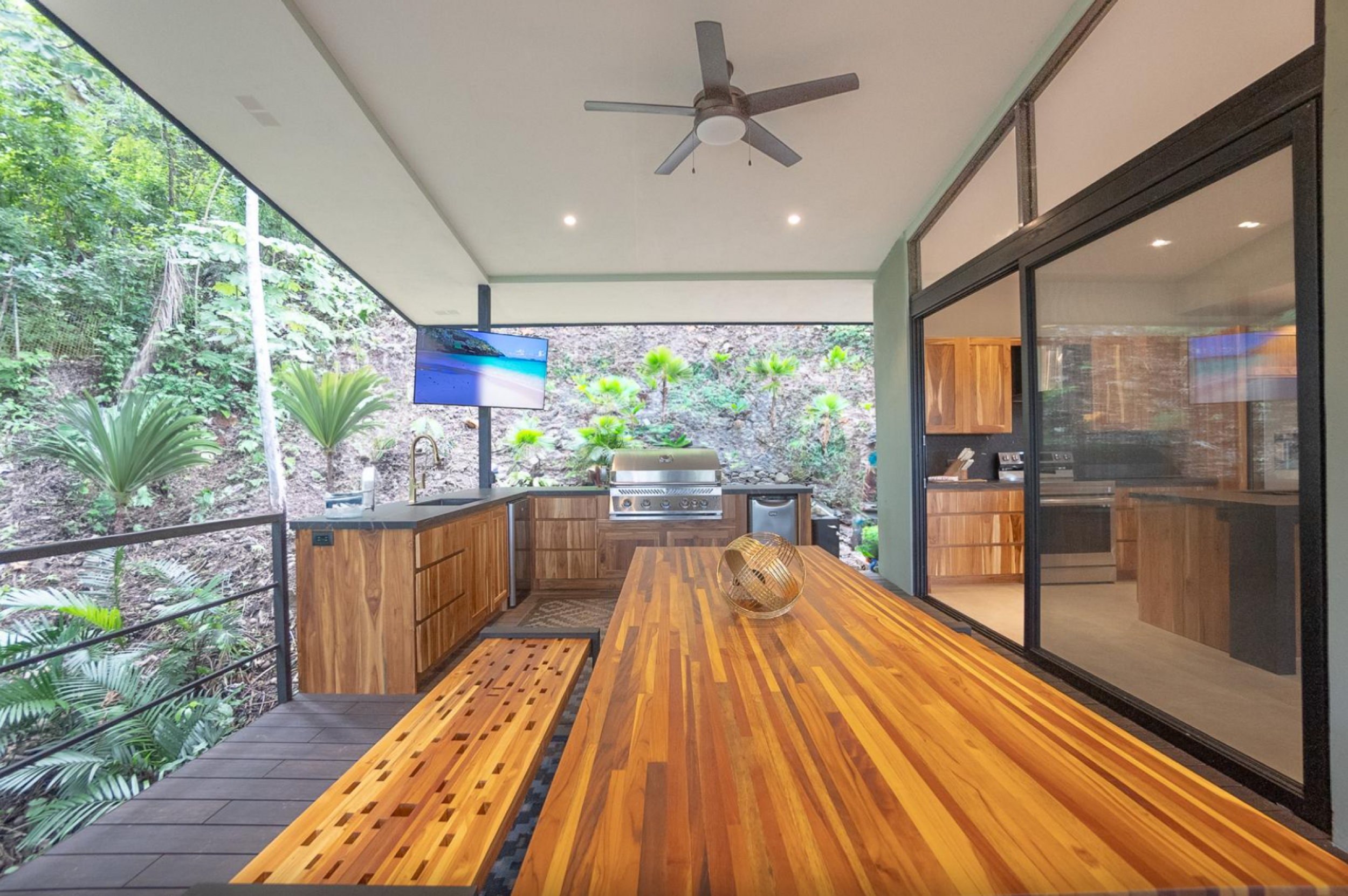 Smart Luxury Treehouse Residence in Playa Órganos Paquera