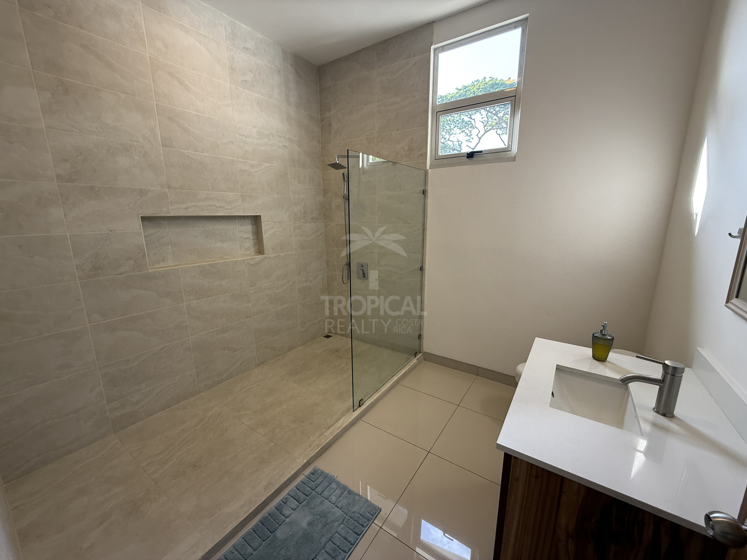 Long-Term Rental: Furnished 1-Bedroom Apartment in Surfside, Playa Potrero