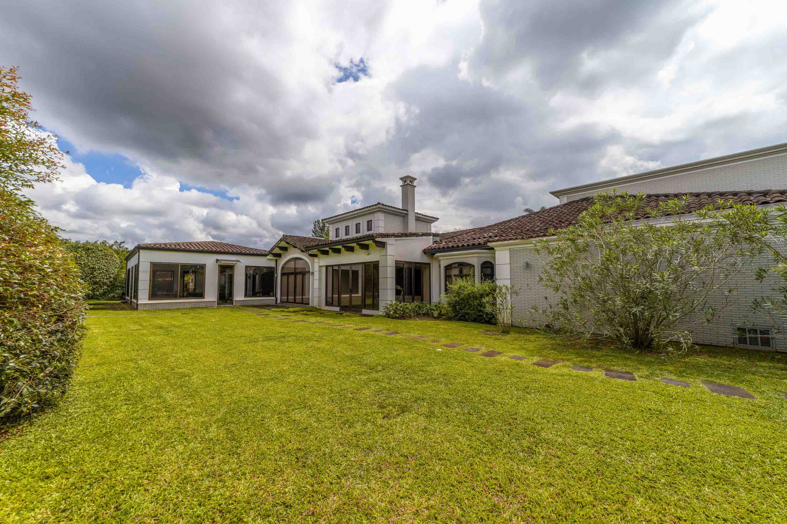Monteran Luxury Estate: Exquisite 3-Bedroom Residence SOLD