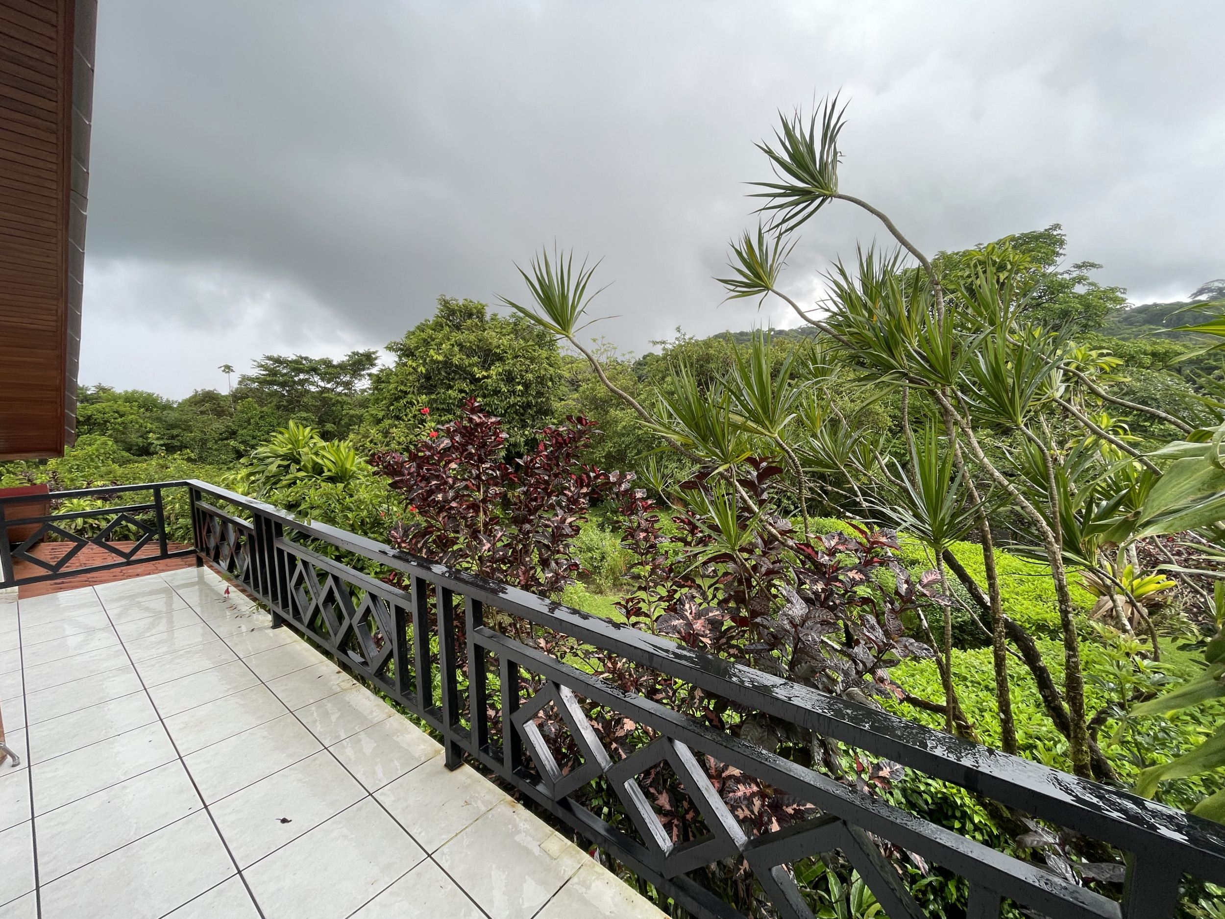 65-Acre Lakeview Property in Nuevo Arenal, Ideal for Family Residential Development