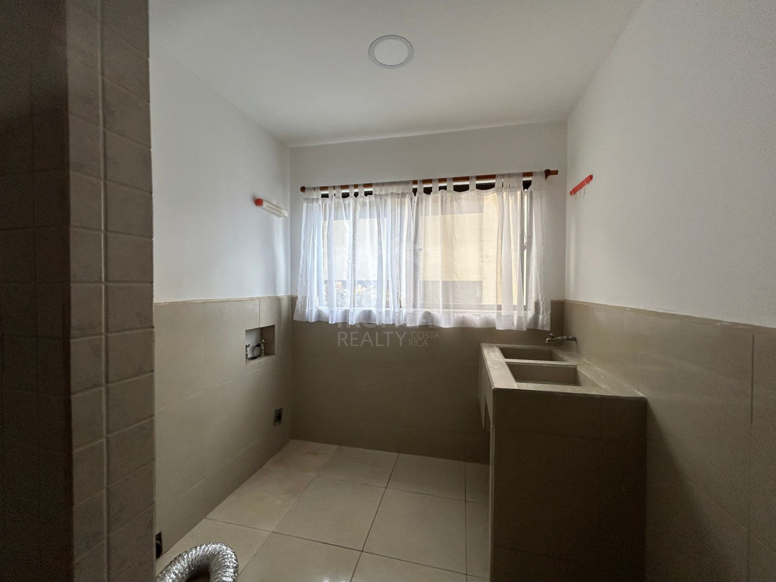 House for Sale in Escazú Gated Community Near World Gym – 3 Bedrooms, Office & Private Garden