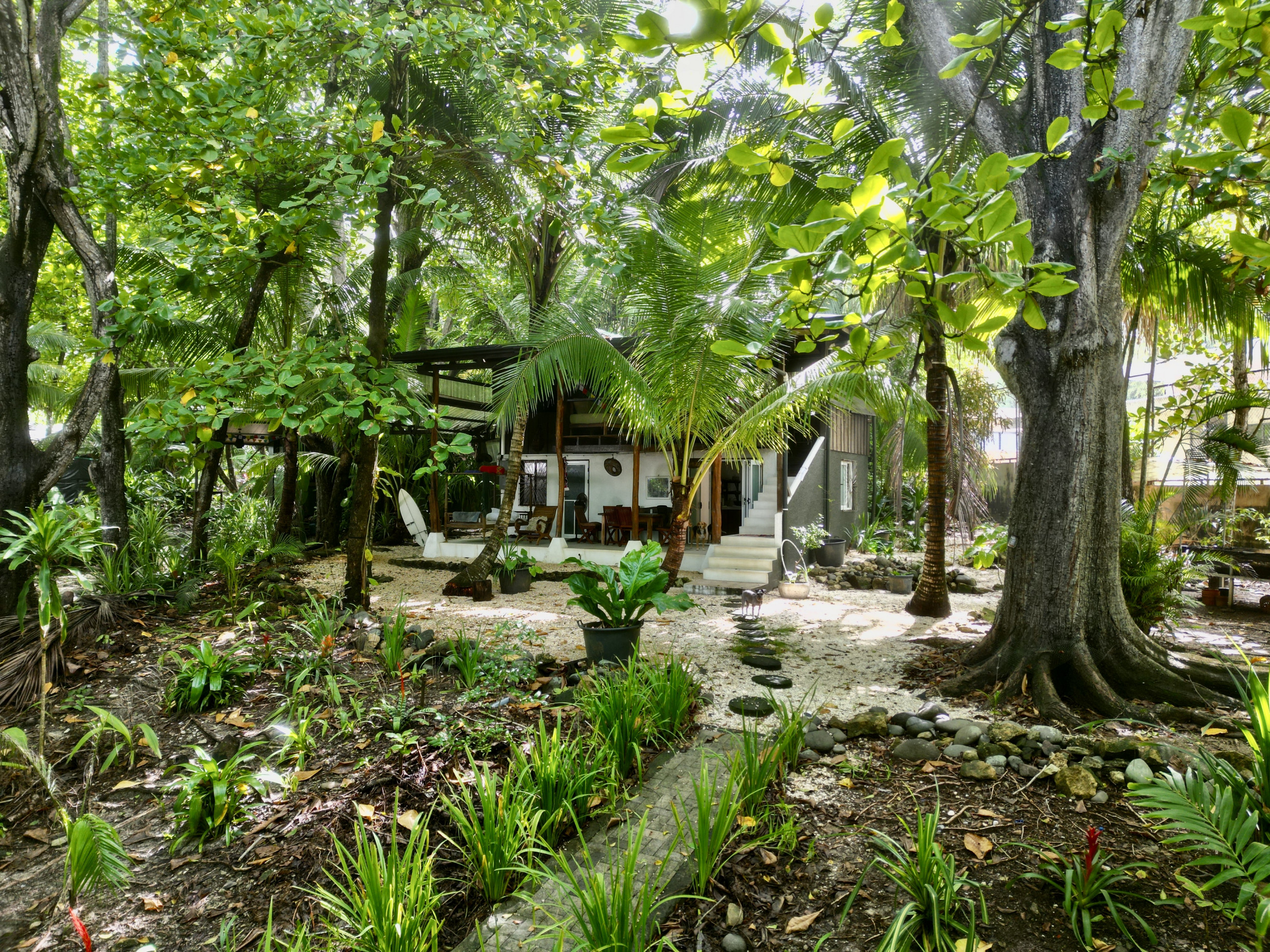Beachfront house for rent in Santa Teresa