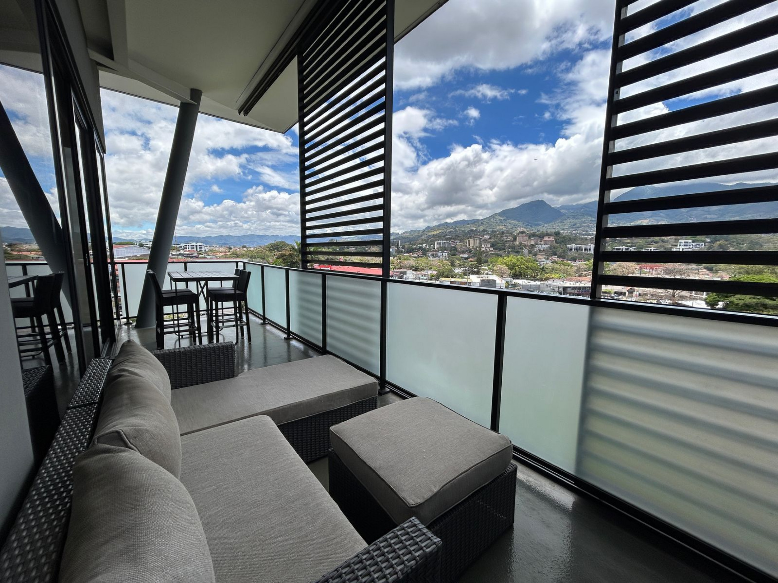 Fully Furnished Luxury Apartment in Escazú Village – Style, Comfort & Prime Location