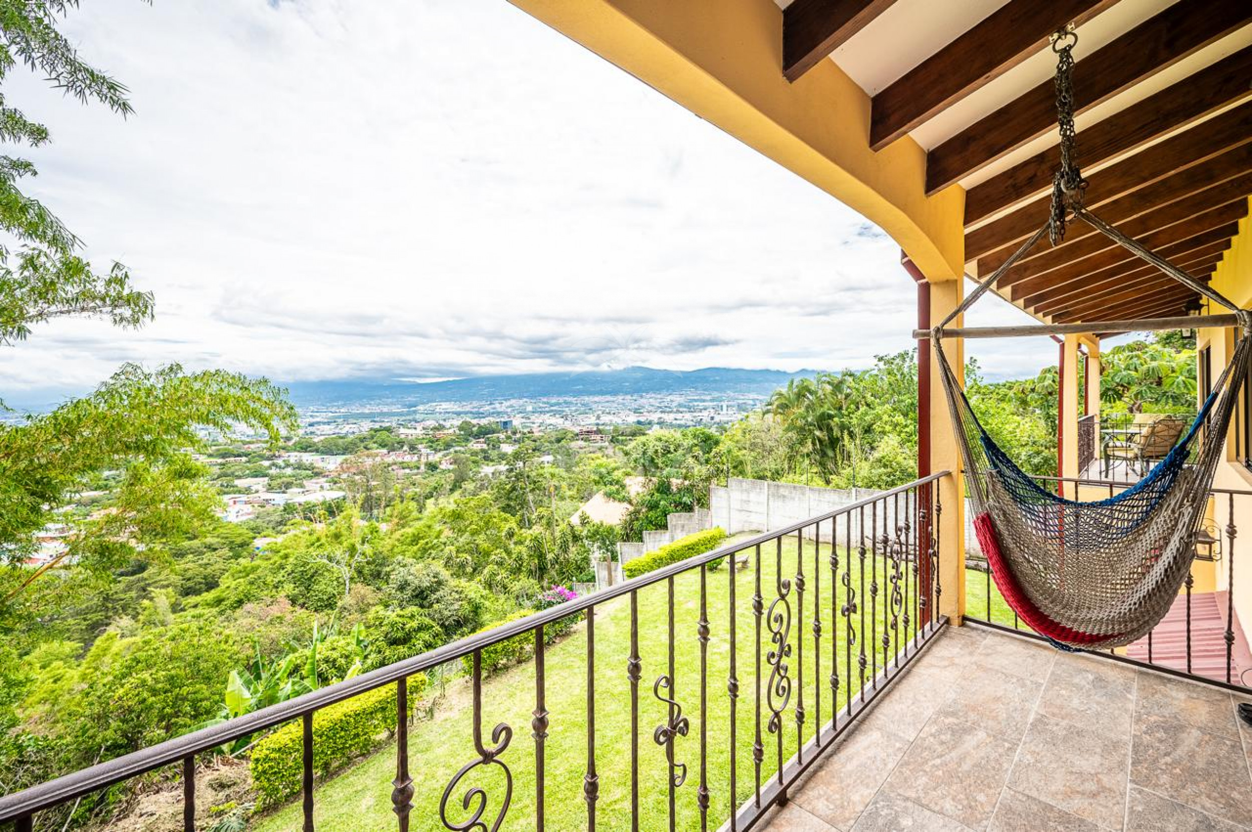 Panoramic home Escazu, property with a home and 2 apartments SOLD