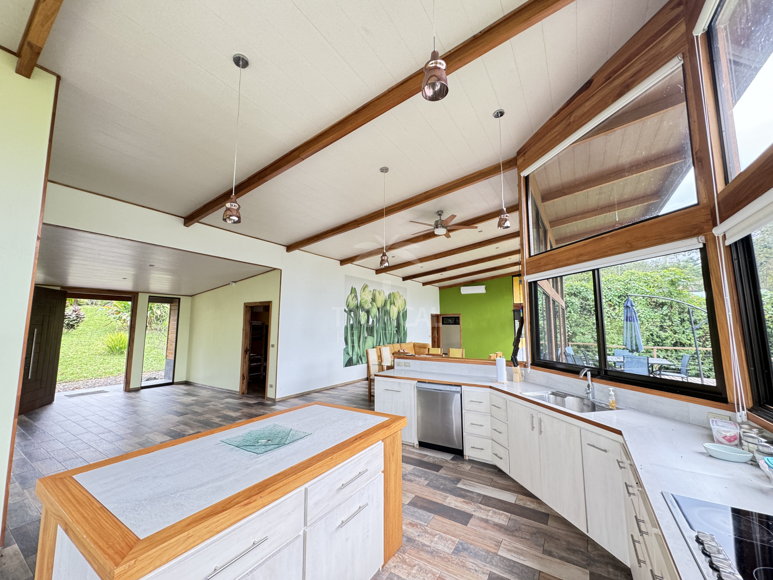 Own a Slice of Paradise in La Fortuna Arenal – Perfect for Living or Investing!