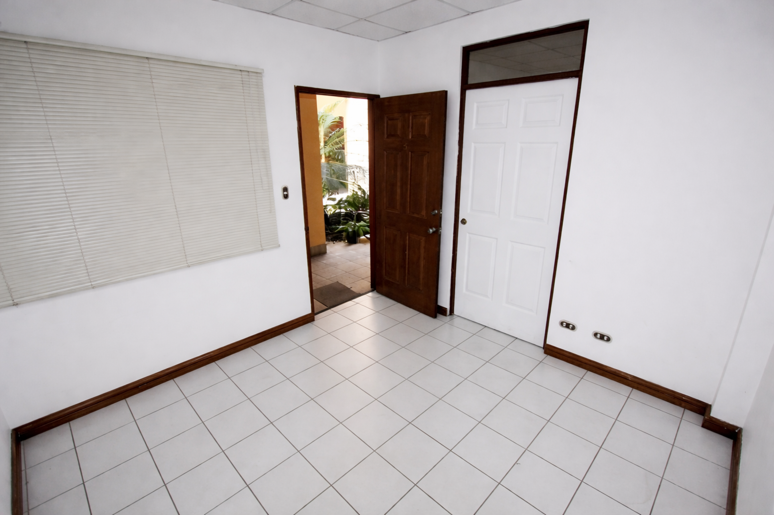 Building with Potential for Hostel or Airbnb – Near La Sabana and Paseo Colón