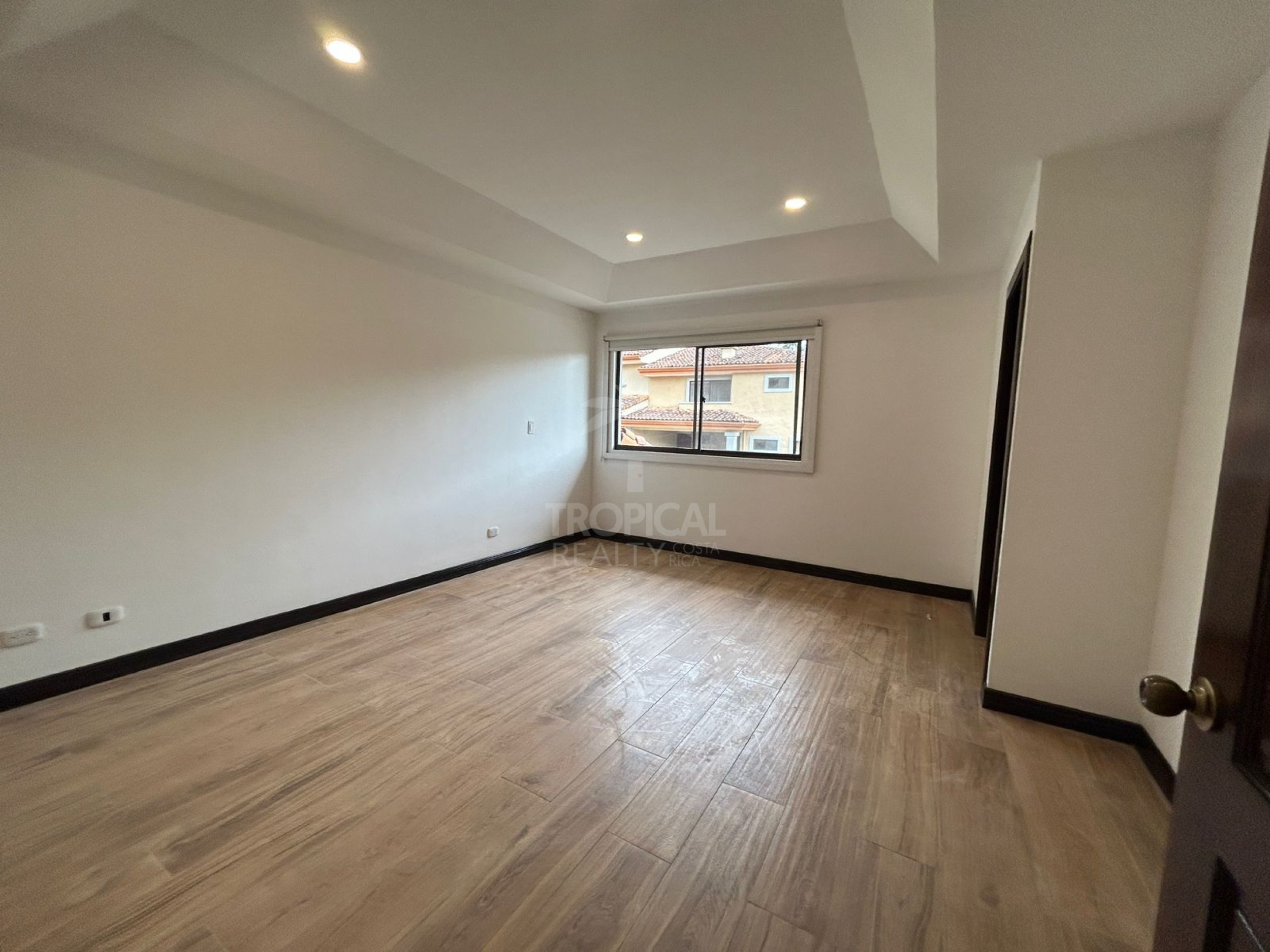 Modern Home for Sale or Rent in Gated Community near La Paco, Escazú RENTED