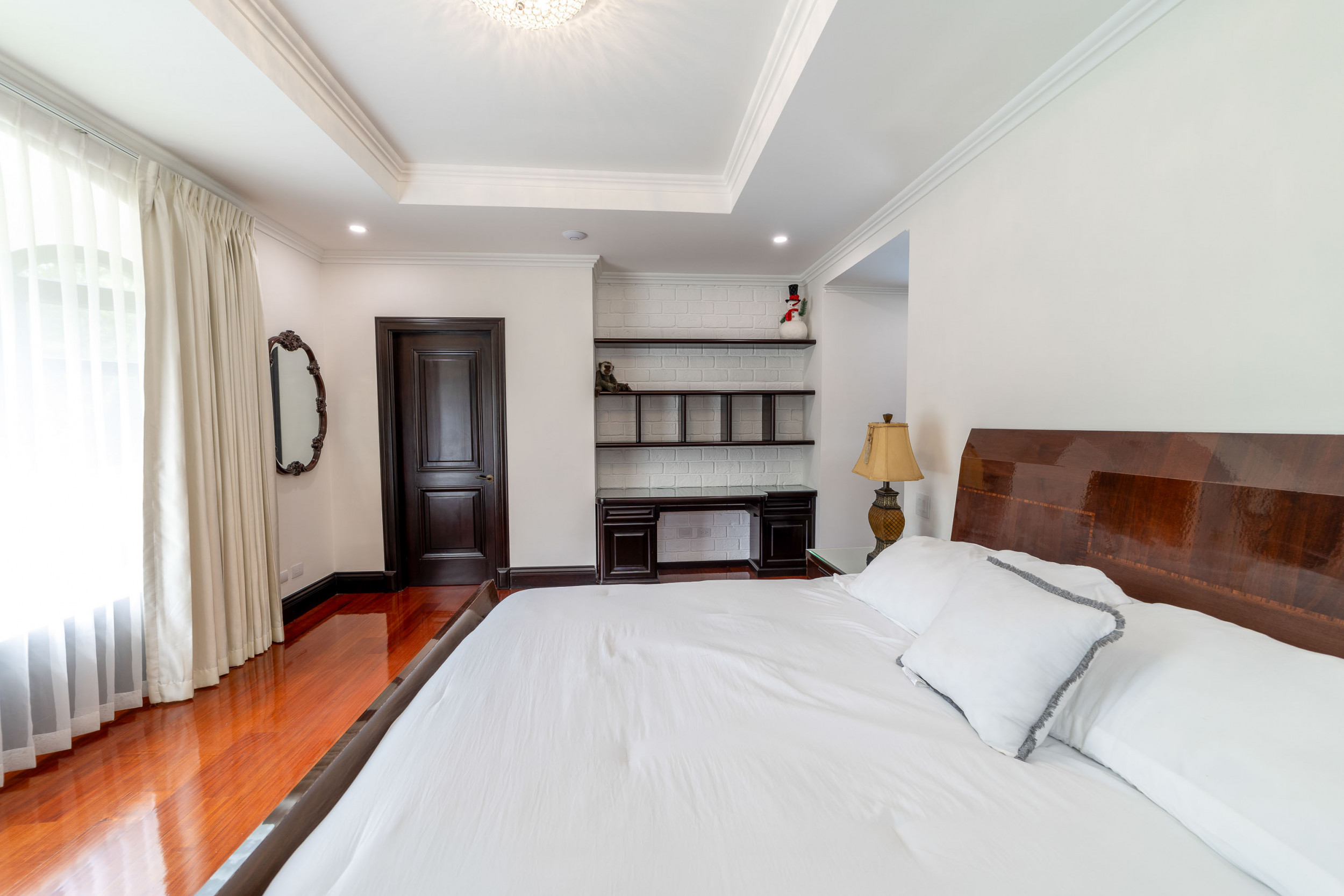Monteran Luxury Estate: Exquisite 3-Bedroom Residence SOLD