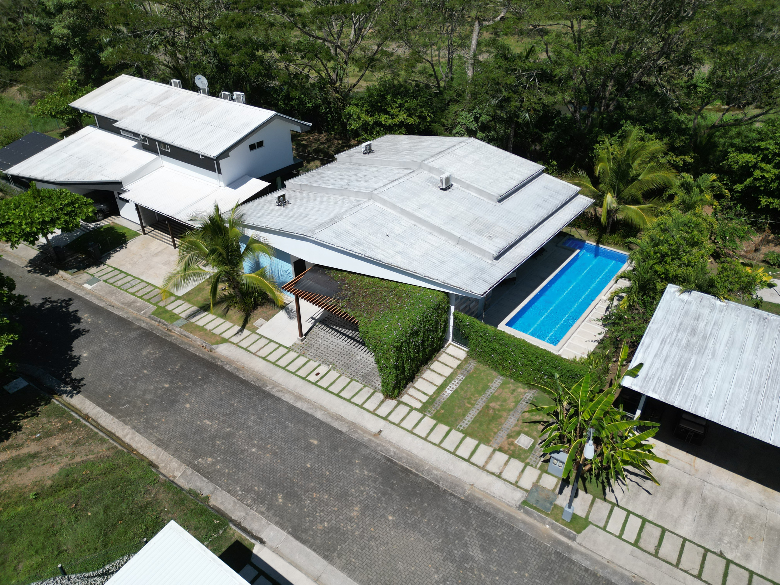 Beach-house for sale in gated community Punta Leona