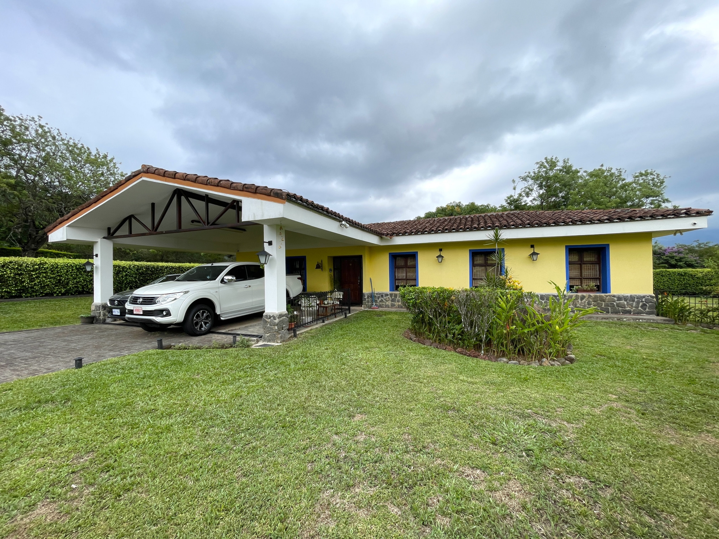 SOLD Charming Single-Story Residence in Los Reyes La Guacima: Your Ideal Home Awaits!