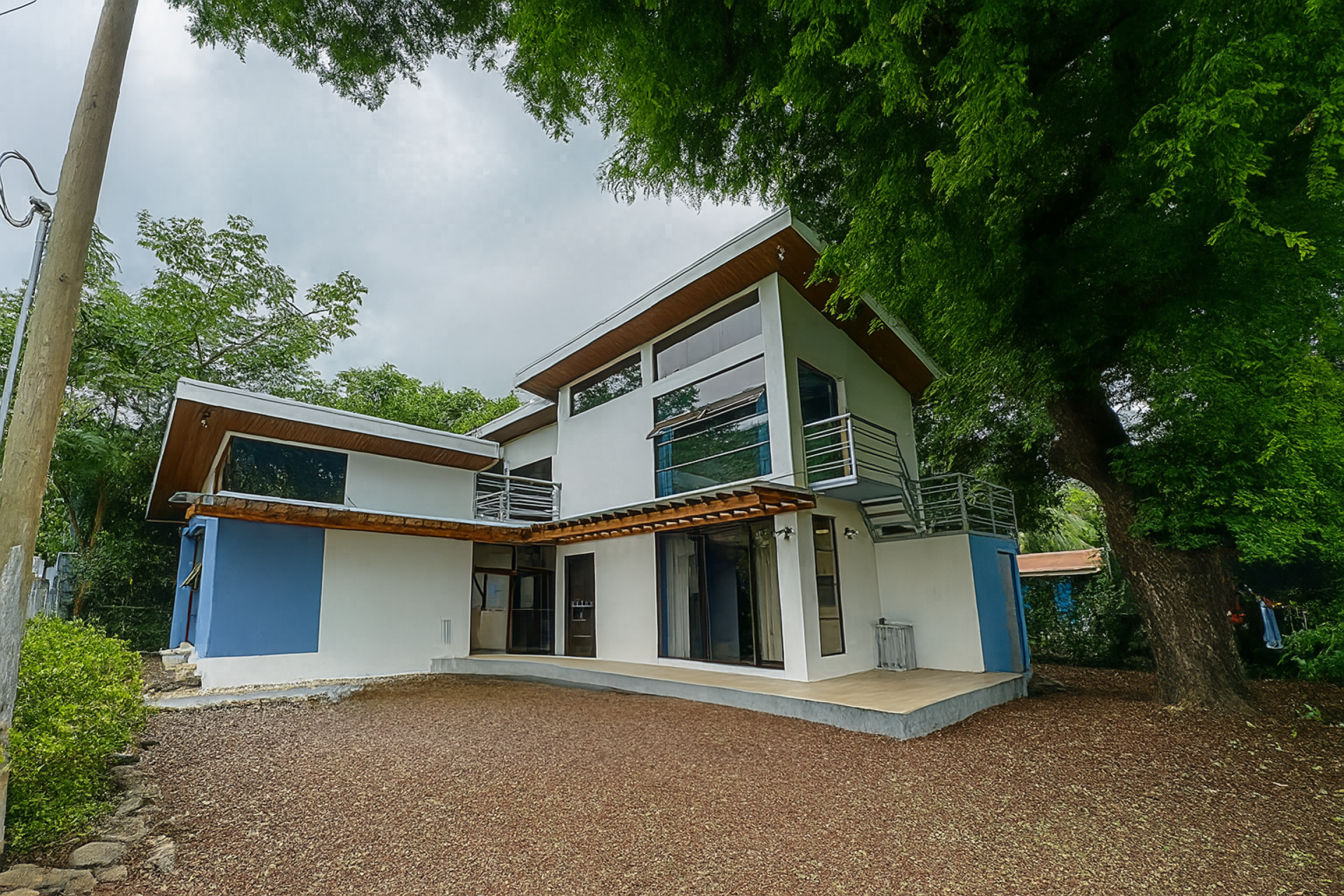 Modern Home for Sale in Playas del Coco – 2 Bedrooms, Fenced Garden, and Pool Potential