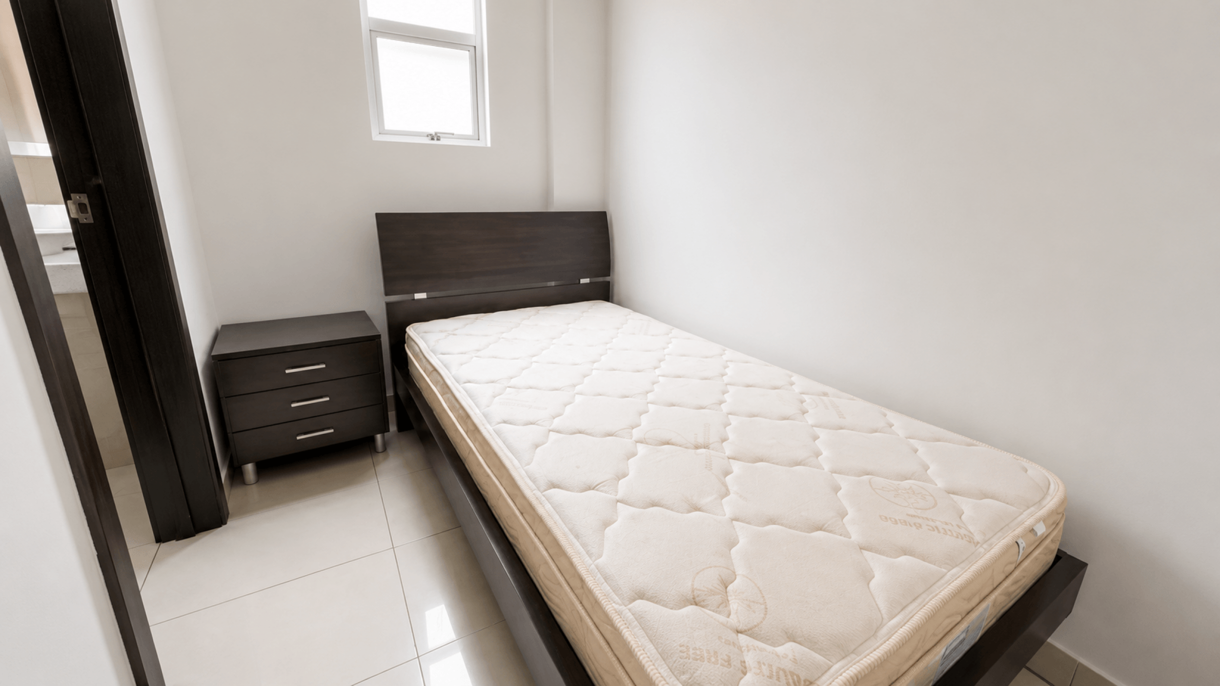 Modern Home for Rent in Santa Ana – 3 Bedrooms with Terrace and Spacious Living Areas