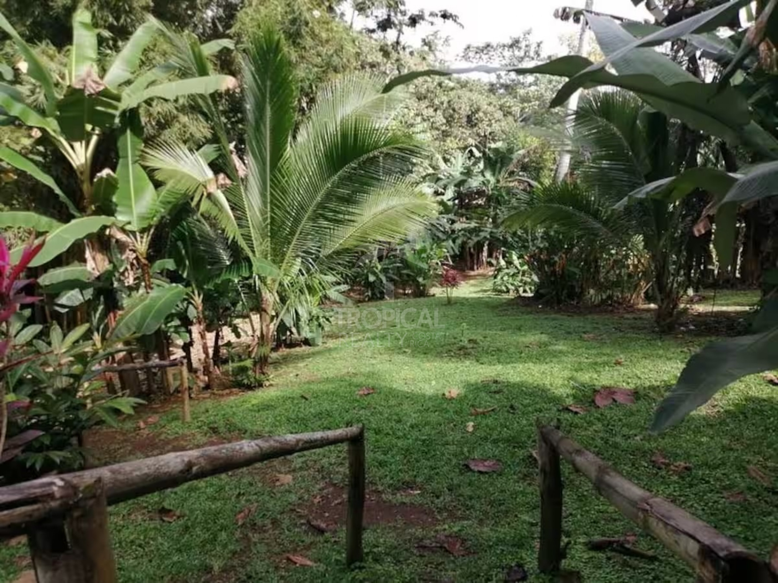 Own a Slice of Paradise in La Fortuna Arenal – Perfect for Living or Investing!
