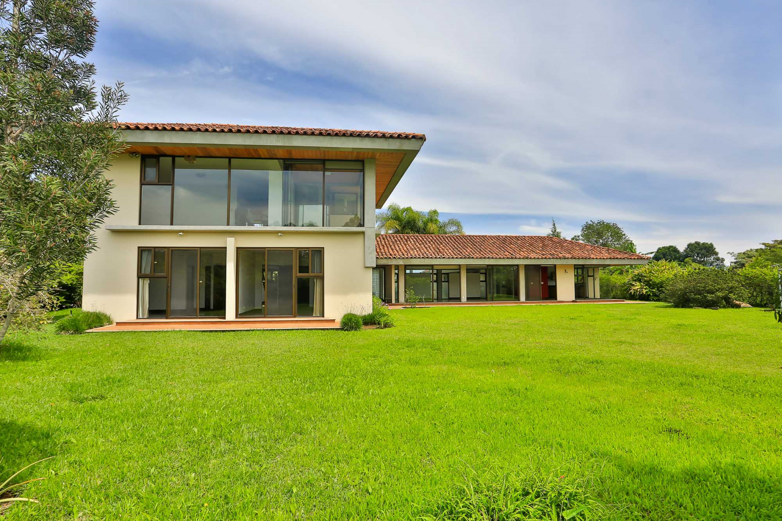 For Sale: Stunning Luxury Home in Monteran, Granadilla – Premier Location and Exclusive Privacy