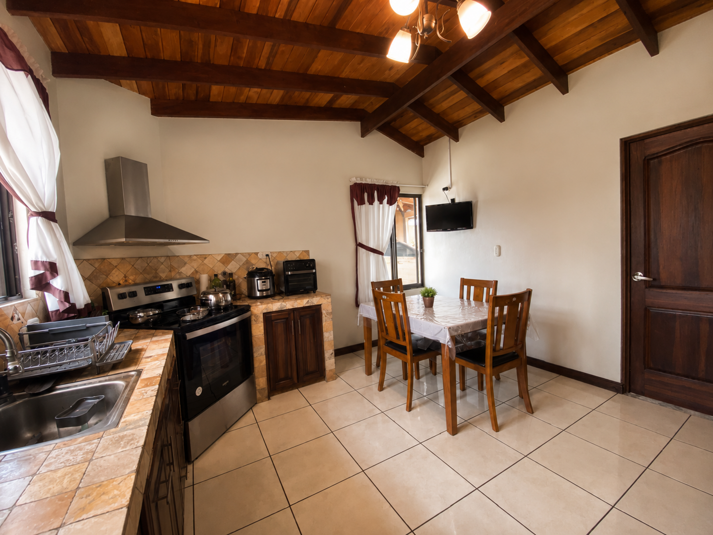 Independent One-Story Home for Sale in La Guácima – Comfort, Privacy & Strategic Location