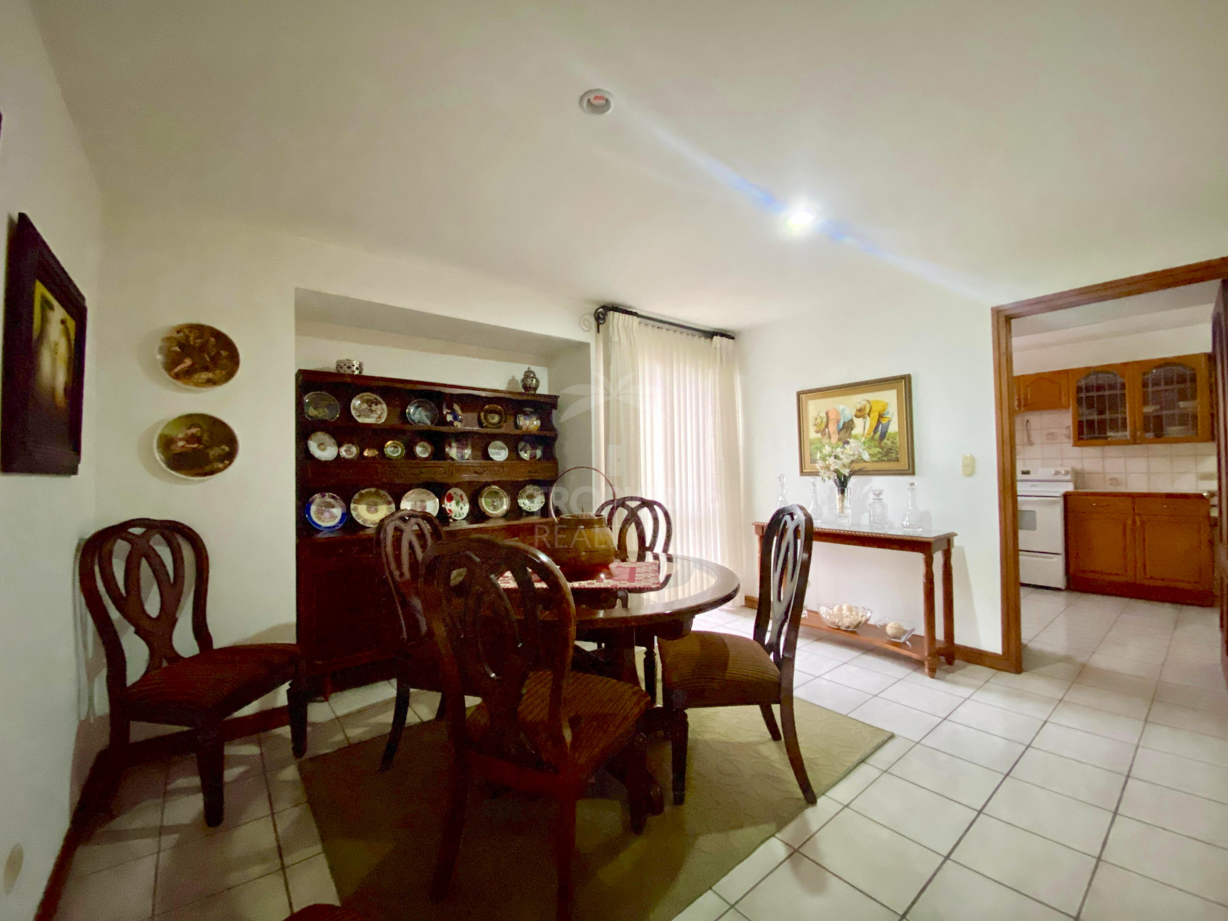 Spacious Apartment in Condominio Santa Fe: Space, Escazu